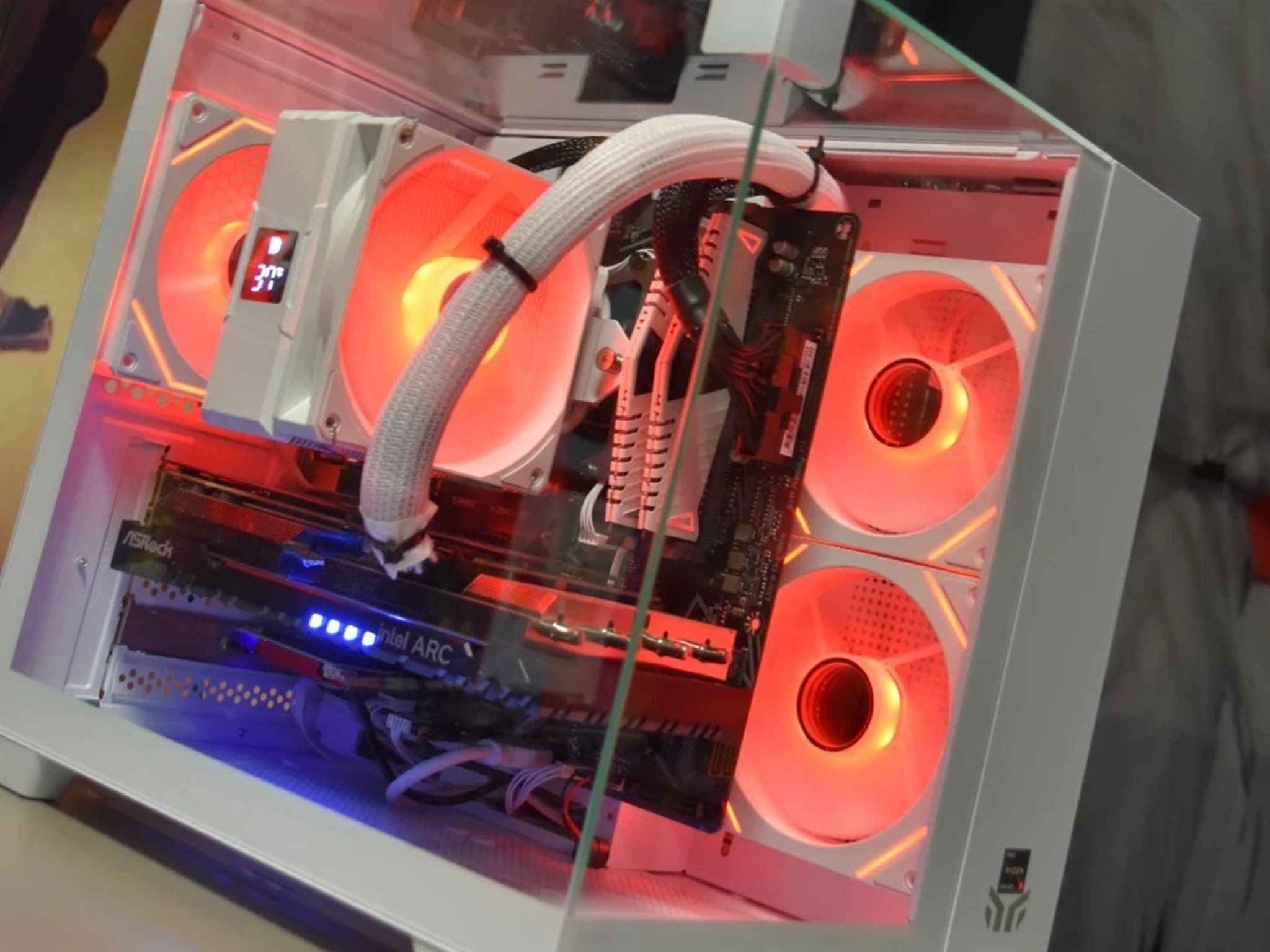 Gaming PC RYZEN 5 5500 Ram 16GB GPU intel Arc a 750 8GB storage 1 TBNVME + Extra