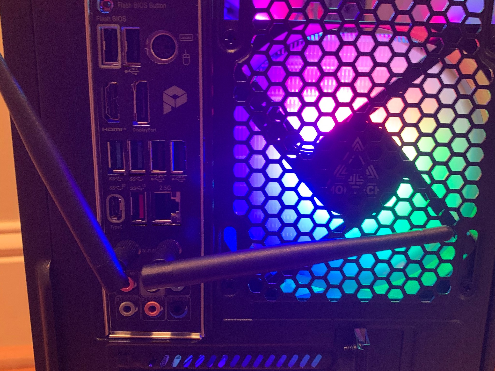 NEW i5 12600KF RX 7800XT MID-RANGE CUSTOM GAMING PC 16GB RAM RGB LIGHTS 1TB SSD WINDOWS 10 WIFI