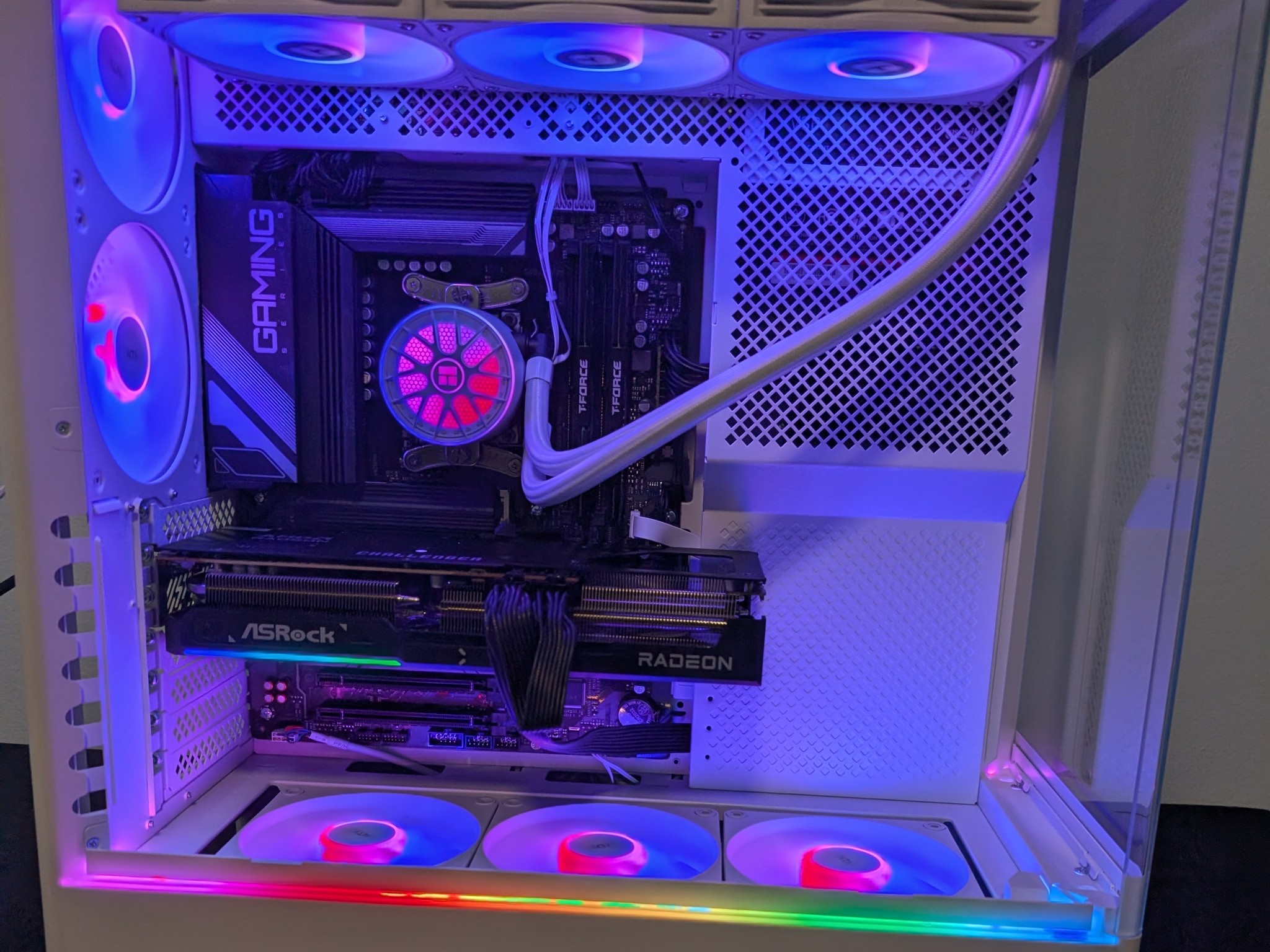 Gaming PC RX 9070-Ryzen 5 9600x-32 GB DDR5 6000-1 TB NVME mostly new