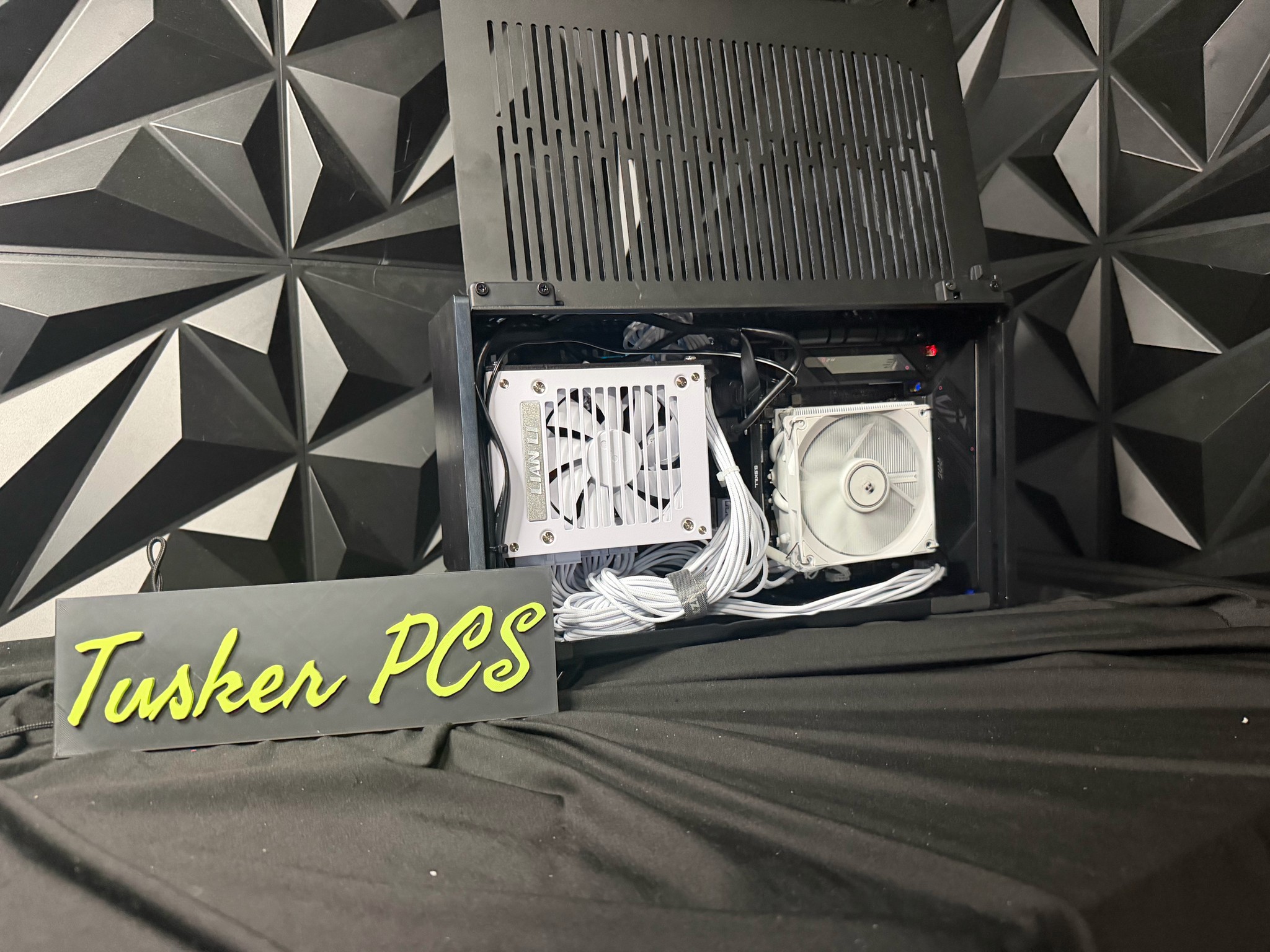 🖤 DARK OAK 🖤🌲 Ryzen 7 7700| RX 9070XT| 32 GB DDR5| 1.25 TB NVME| 850W PSU