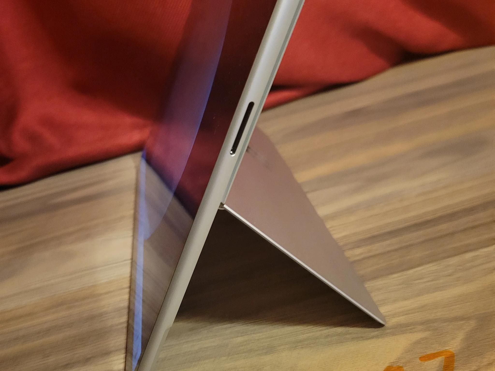 Microsoft Surface Pro 9 - 12th gen intel i5 - 128gb - 13" QHD Touch Screen