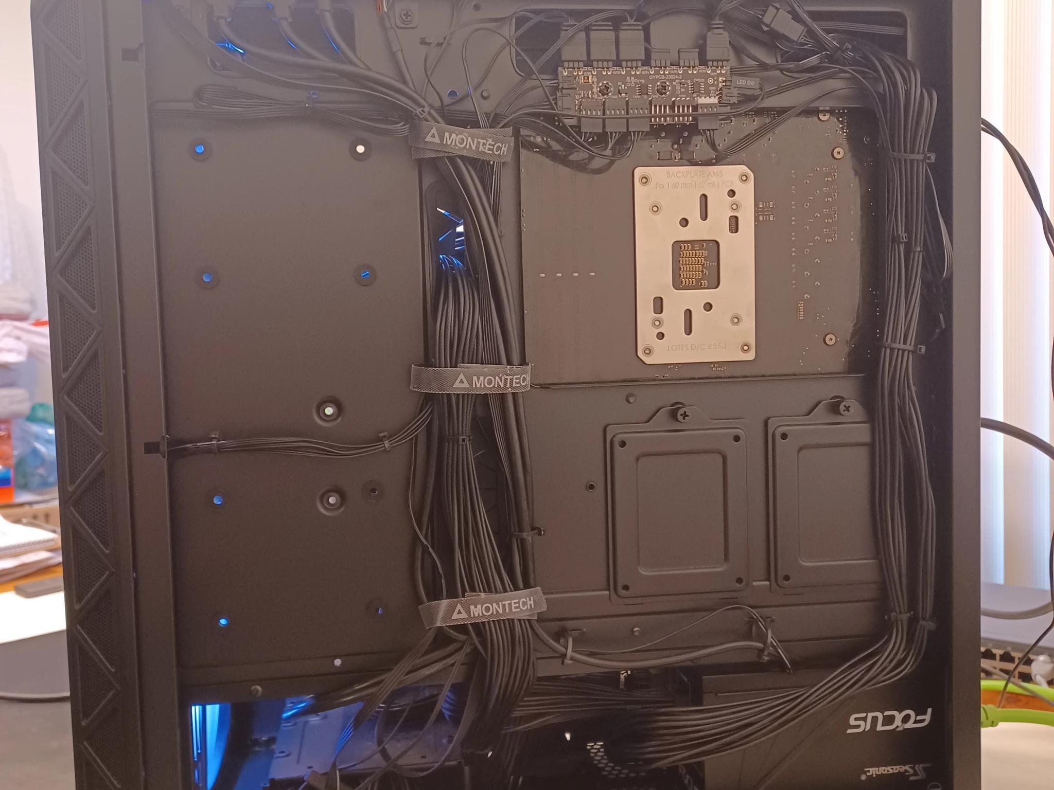 [model012unit0] 4K Gaming Mid-Tower (RTX 4080 Super + Ryzen 7 9800X3D + 64GB DDR5)