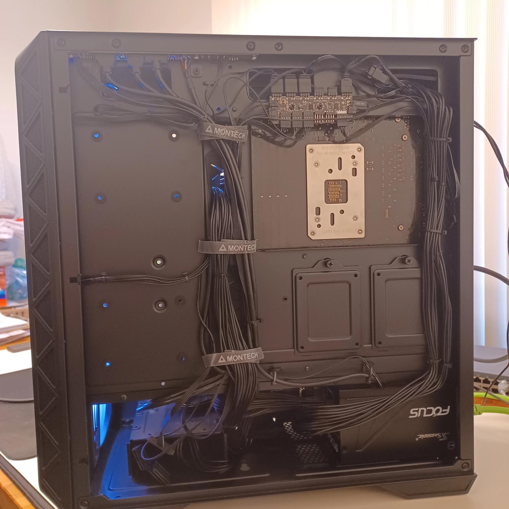 [model012unit0] 4K Gaming Mid-Tower (RTX 4080 Super + Ryzen 7 9800X3D + 64GB DDR5)