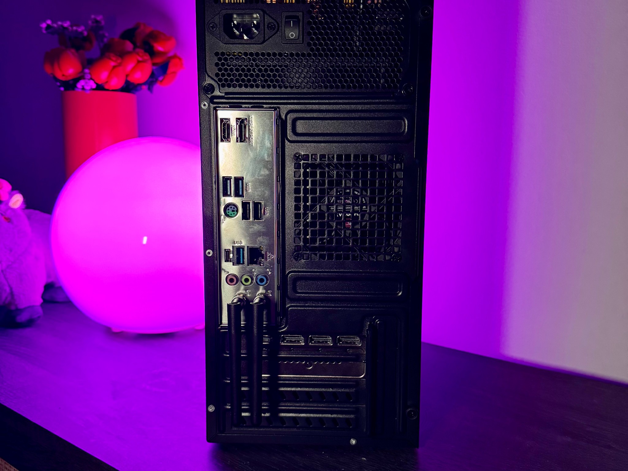 Blackout SFF - 5800XT - MSI 5070 - 32GB RAM - 1 TB - 15L