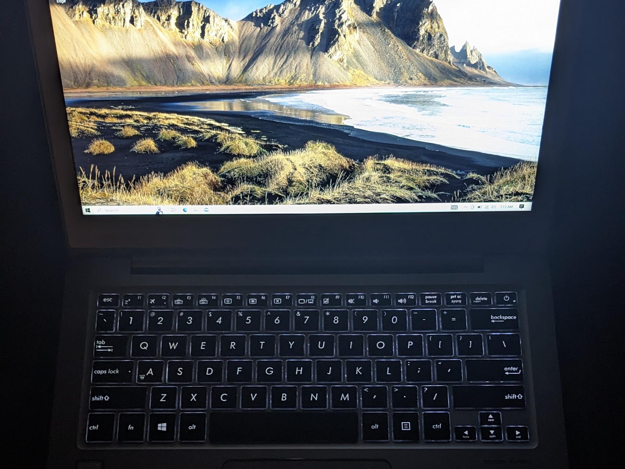 ASUS Zenbook UX330u 1080p 13.3" i5-7200u 256GB SSD 8GB DDR4 1867mhz Ultrabook