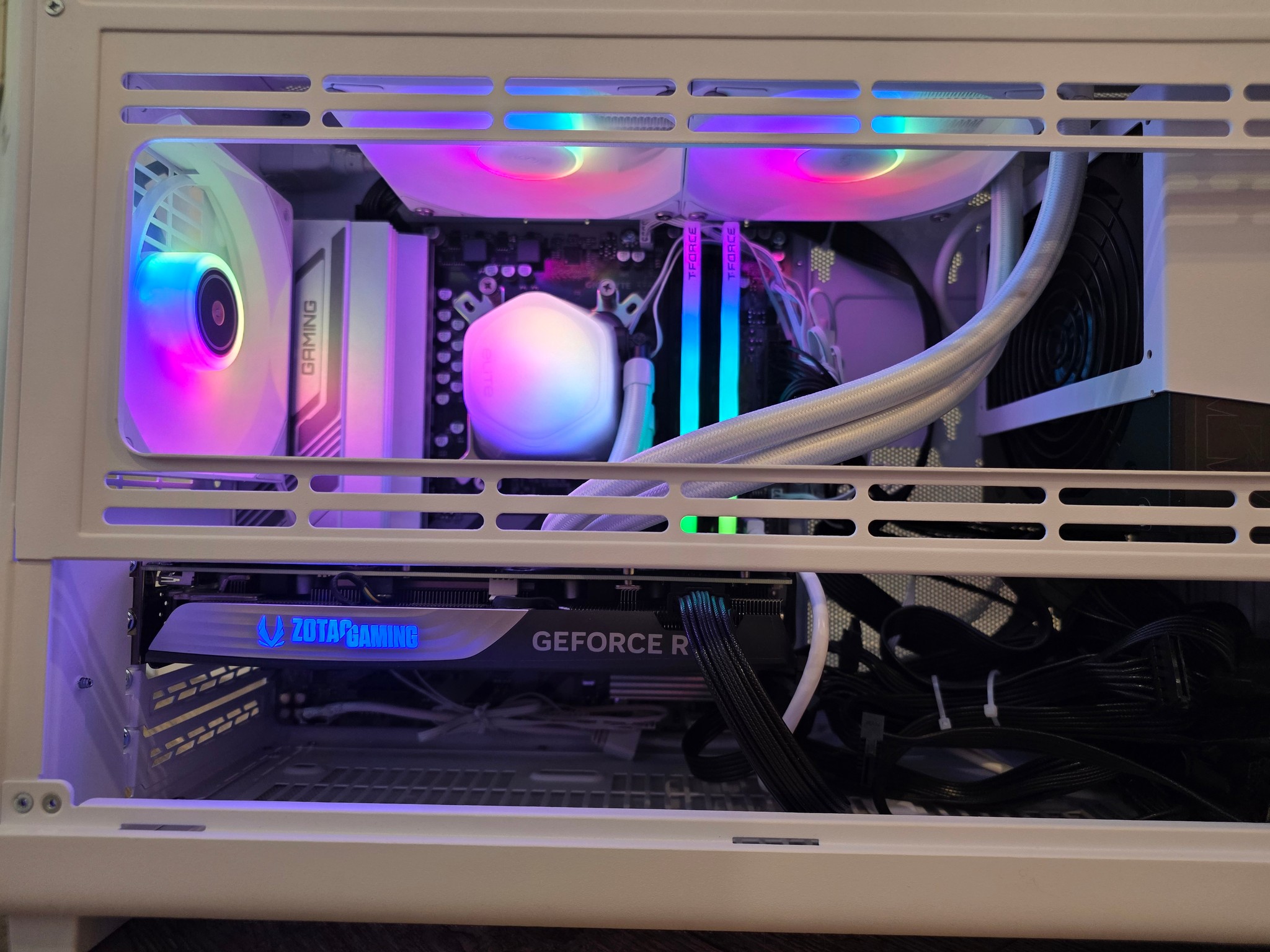🥶 Compact Minimalist Build🥶 | Ryzen 7700X | 32GB DDR5 | RTX 4070 Super | 1 TB NVME