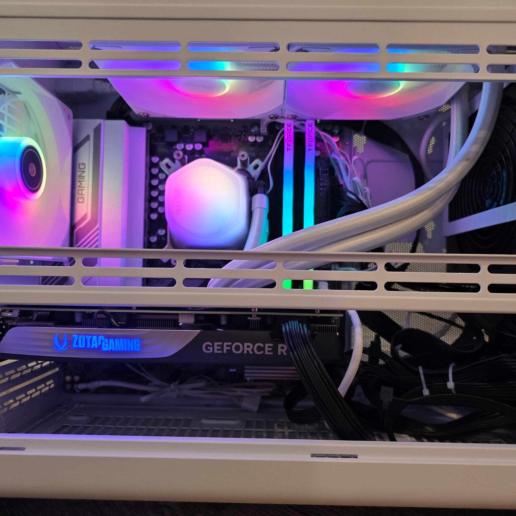 🥶 Compact Minimalist Build🥶 | Ryzen 7700X | 32GB DDR5 | RTX 4070 Super | 1 TB NVME