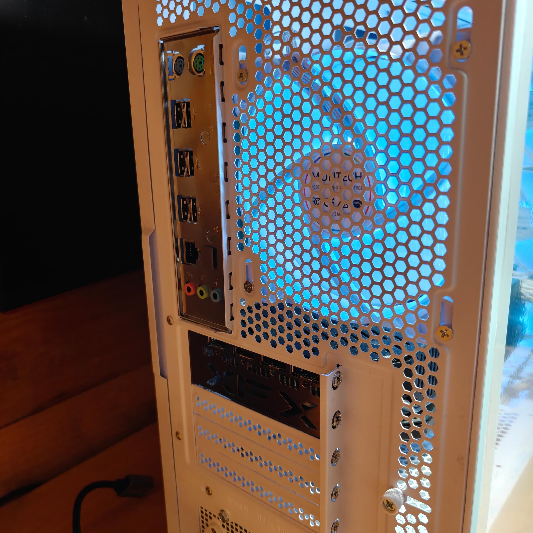 CLEAN WHITE GAMING PC Xeon 8 CORE - 16 THREAD + RX 5700XT 8GB – 16GB RAM – 1TB SSD