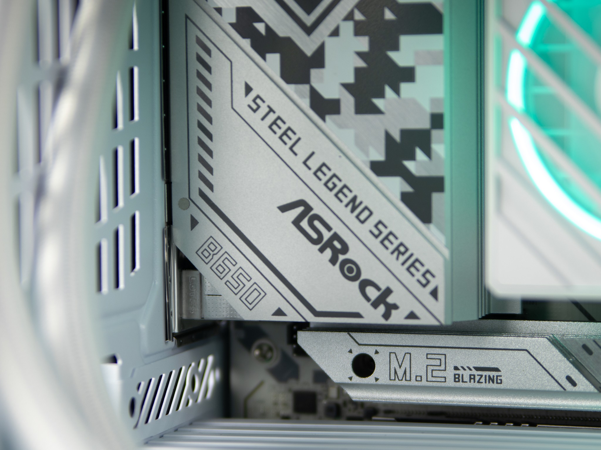 “Ghosthue” RX 7900 GRE Ryzen 7 7700 32GB Windows 11 2TB Workstation Gaming PC