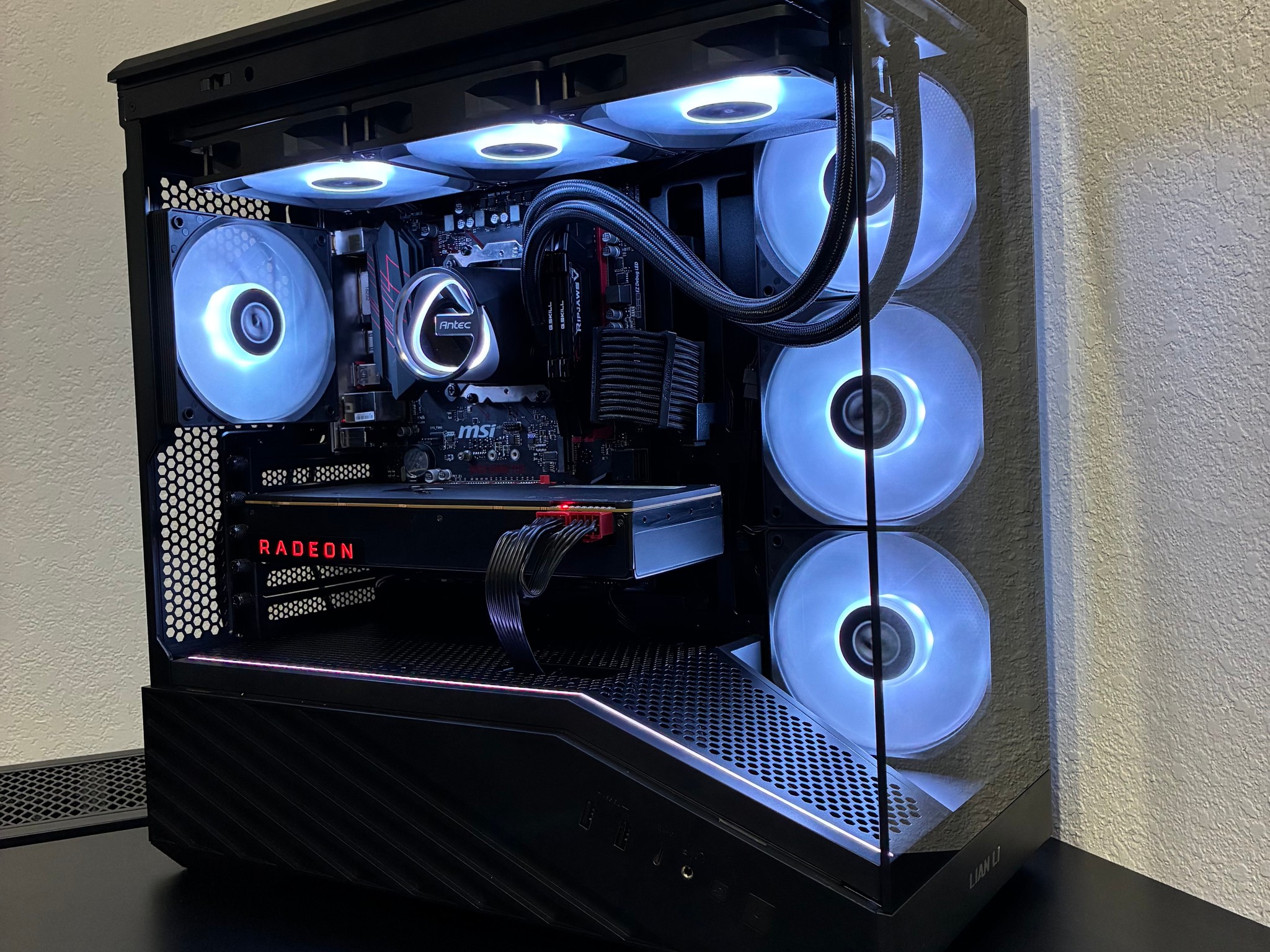 AMD Gaming PC w/ Radeon RX Vega 64 8GB / Ryzen 5 1600X / 16GB DDR4