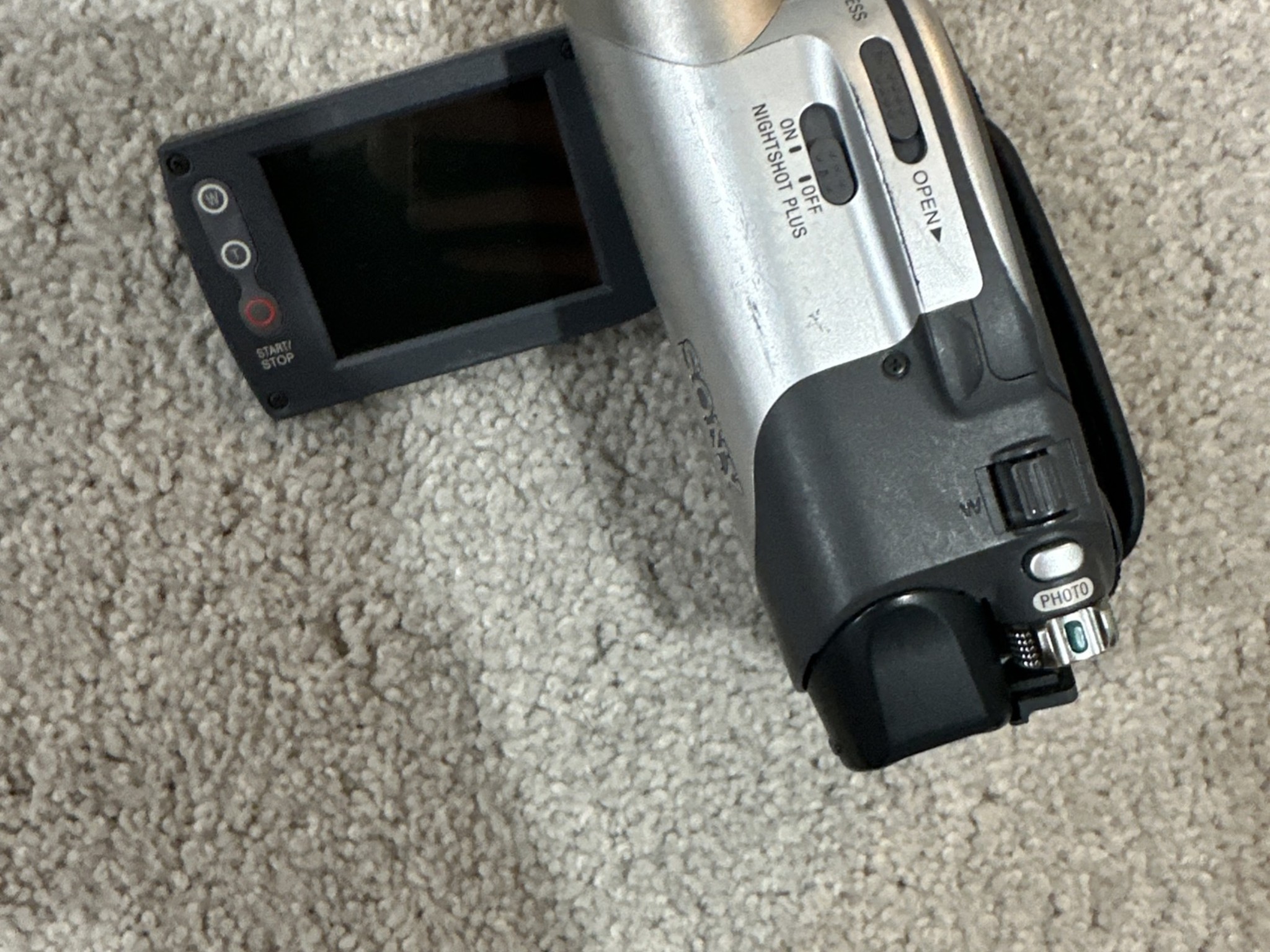 Sony Handycam Camcorder DCR-DVD105 Mini DVD