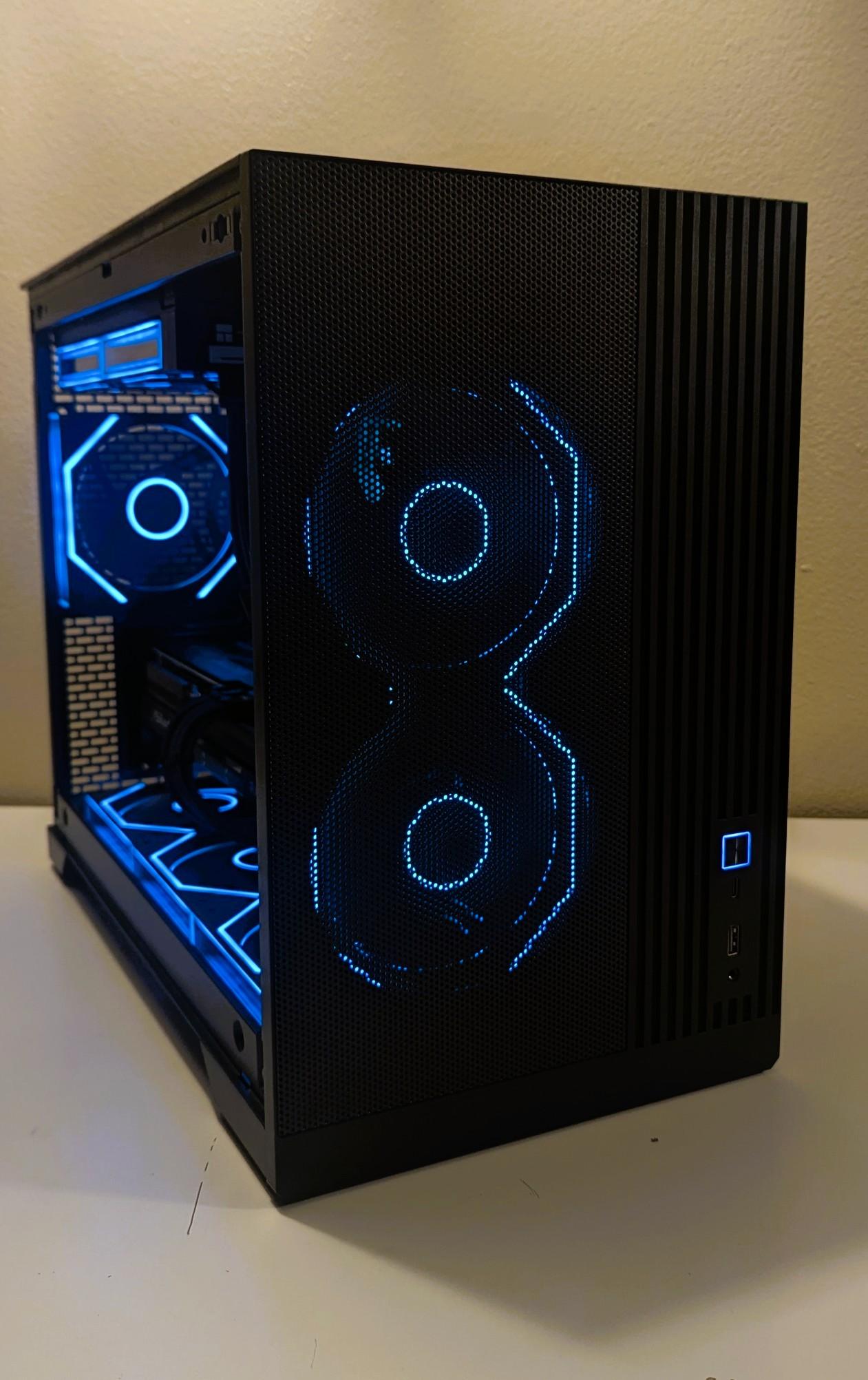 Tron Gaming PC 9070 XT 16GB | RYZEN 9600X | 16GB DDR5 | 1TB SSD | 240MM LCD AIO | 850W GOLD|