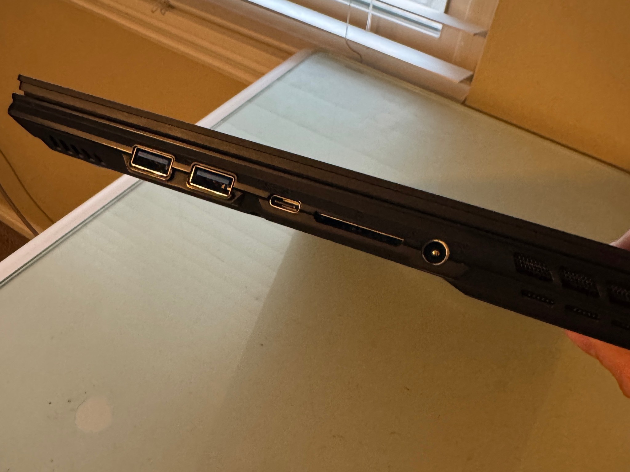 GIGABYTE Aero 15.6" 4K OLED Laptop - Intel Core i7-11800H - 16GB - NVIDIA GeForce RTX 3060 1TB SSD