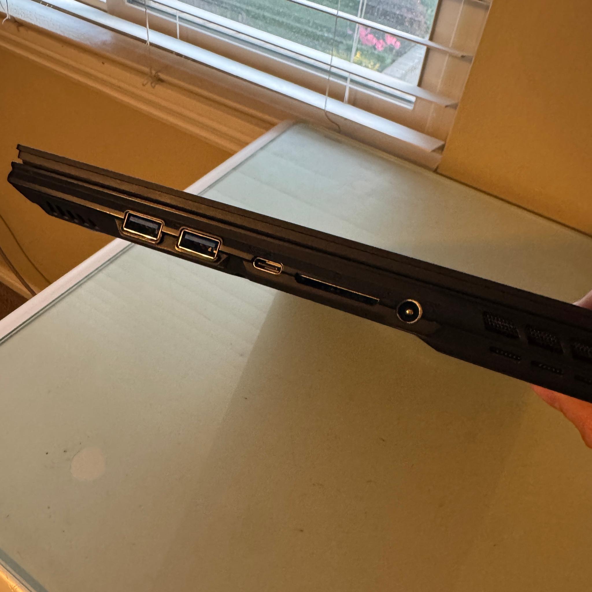 GIGABYTE Aero 15.6" 4K OLED Laptop - Intel Core i7-11800H - 16GB - NVIDIA GeForce RTX 3060 1TB SSD