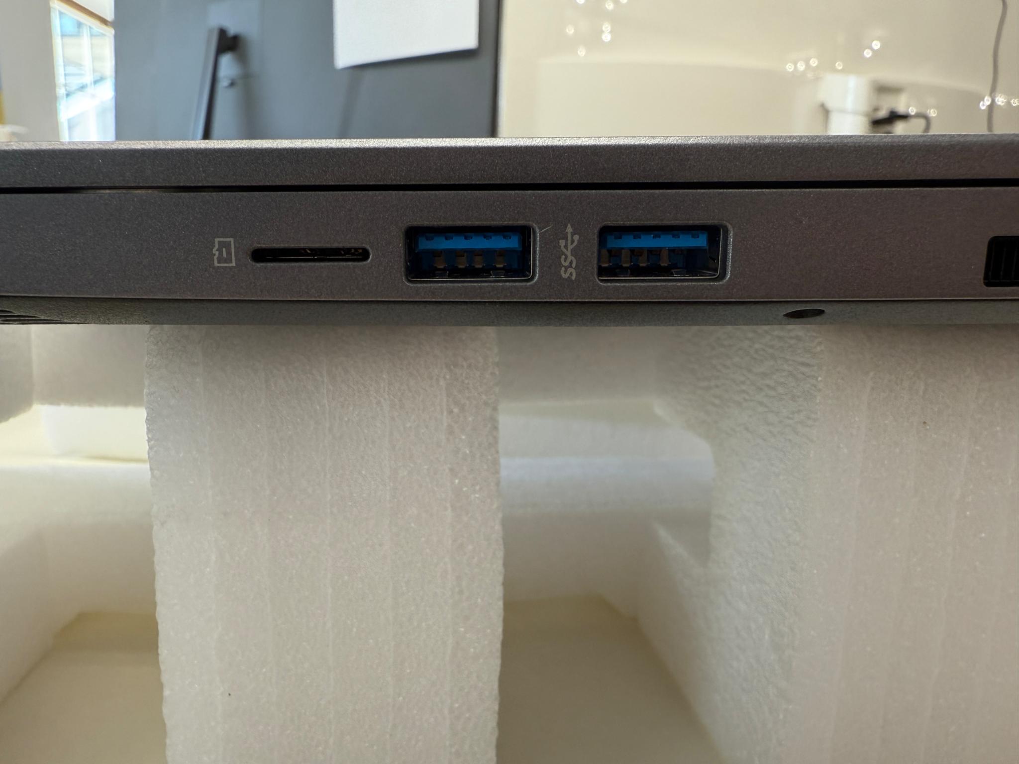 Eluktronics Max-15, i7-10875H, RTX 2070 Super, 32GB RAM, 1TB SSD, 240HZ