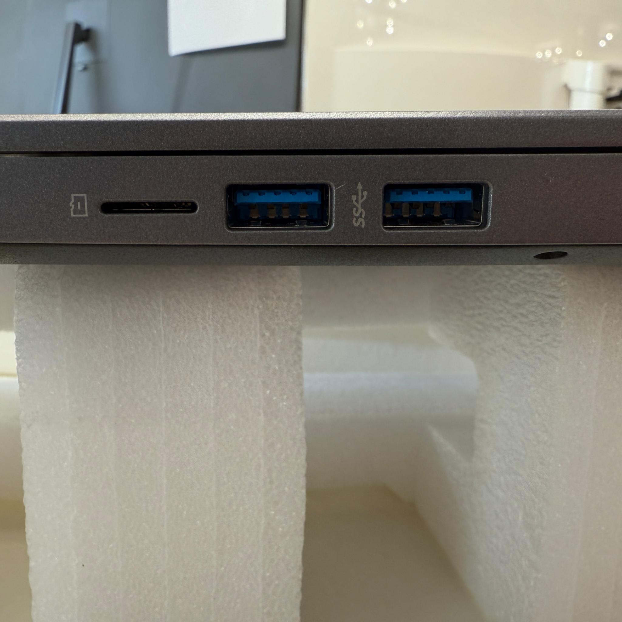 Eluktronics Max-15, i7-10875H, RTX 2070 Super, 32GB RAM, 1TB SSD, 240HZ