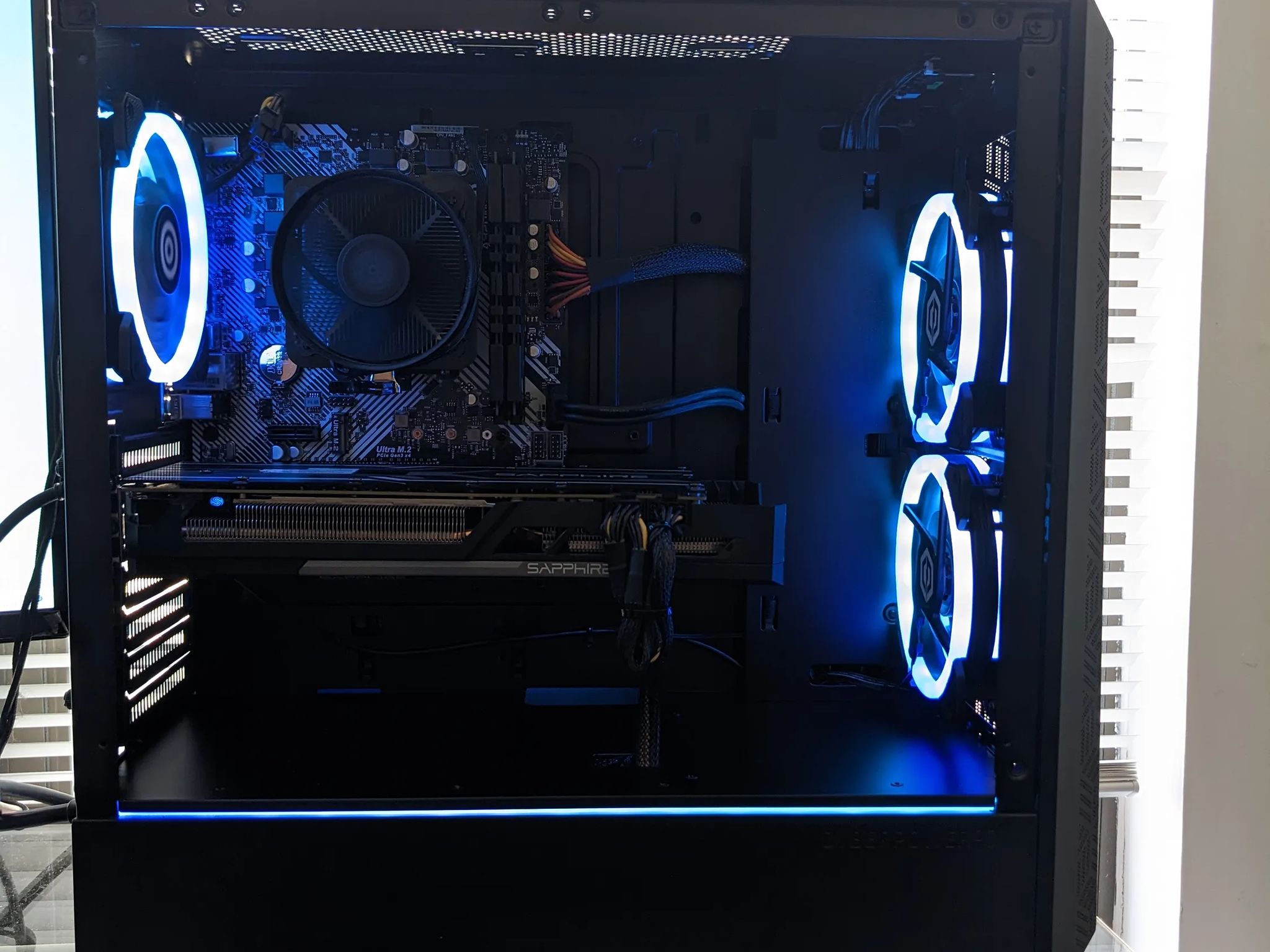 Phanteks, Win11, Ryzen 3100, 32gb ddr4-3200, R9 390 8gb GPU, SSD+HDD, BT+WiFi