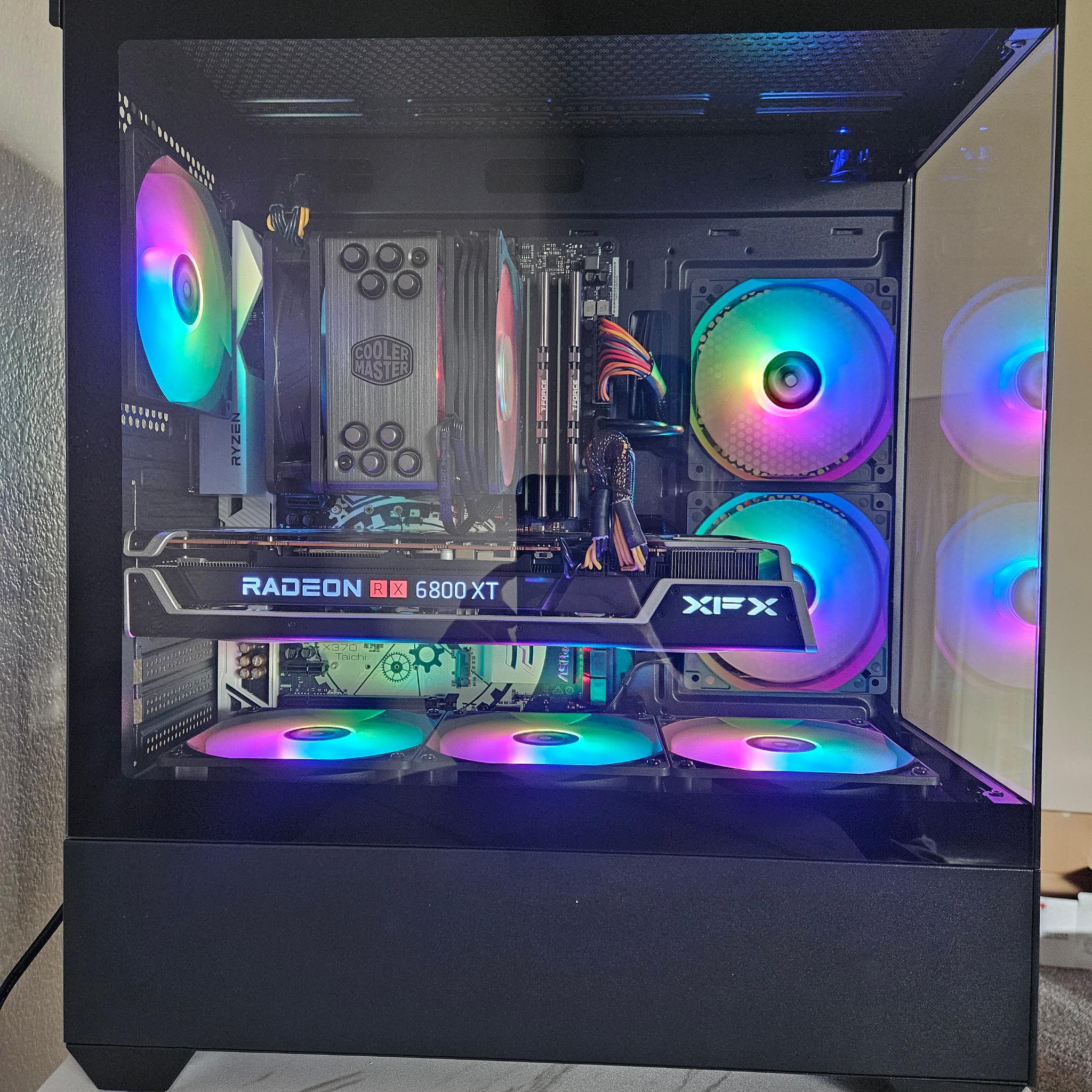 Gaming PC Ryzen 5 5600x RX 6800XT 32GB RAM 500GB+4TB WI-FI