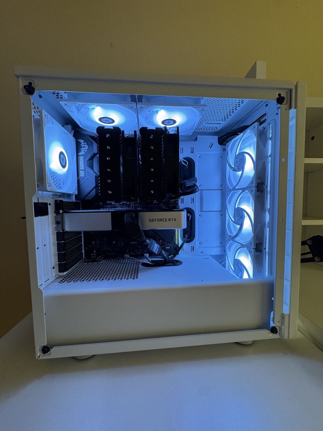 Gaming PC - RTX 3060 Ti + Ryzen 7 3700x, 32GB Ram | Jawa