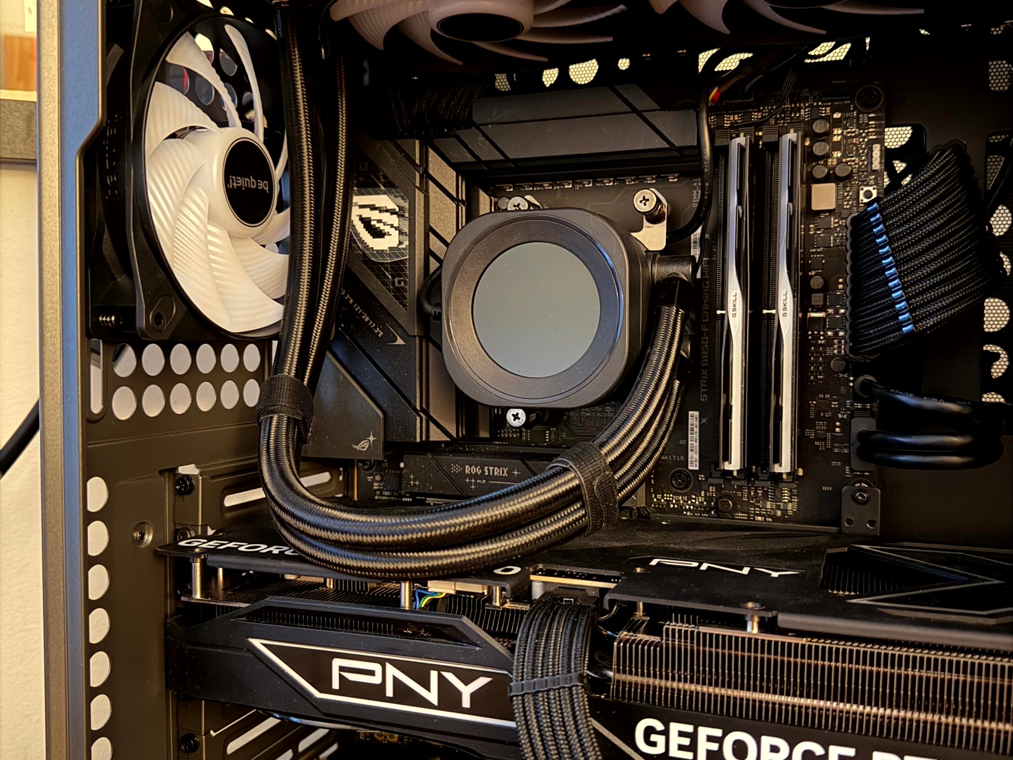 Iron Meteor - RTX 5080 OC | Ryzen 7 9850x3d | 32GB @6400MT | 2TB gen 5 NVMe  | 1000W Platinum PSU