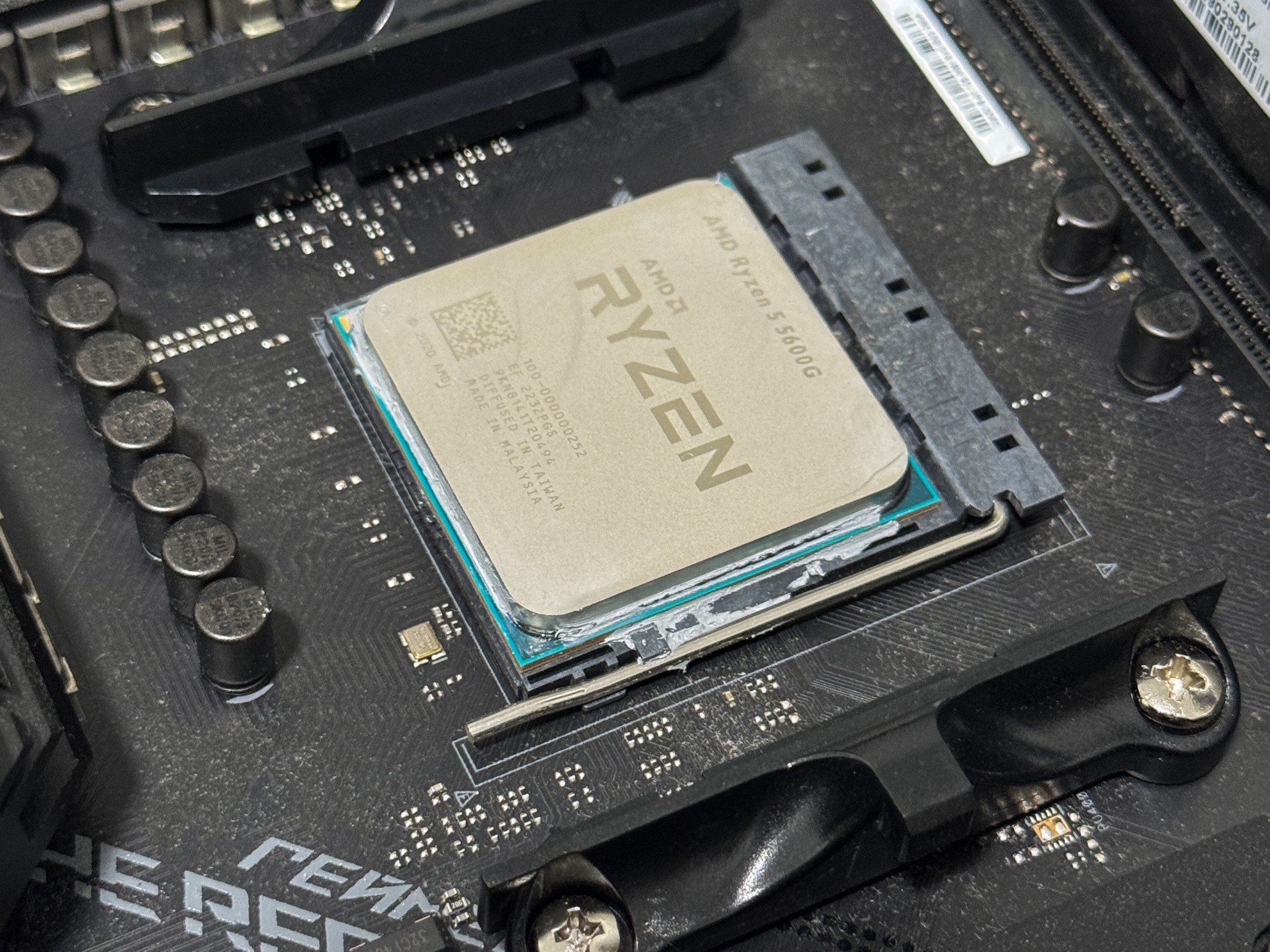 AMD COMBO! Ryzen 5 5600G / 32GB RAM / ASUS ROG STRIX B550-F Gaming Wifi II