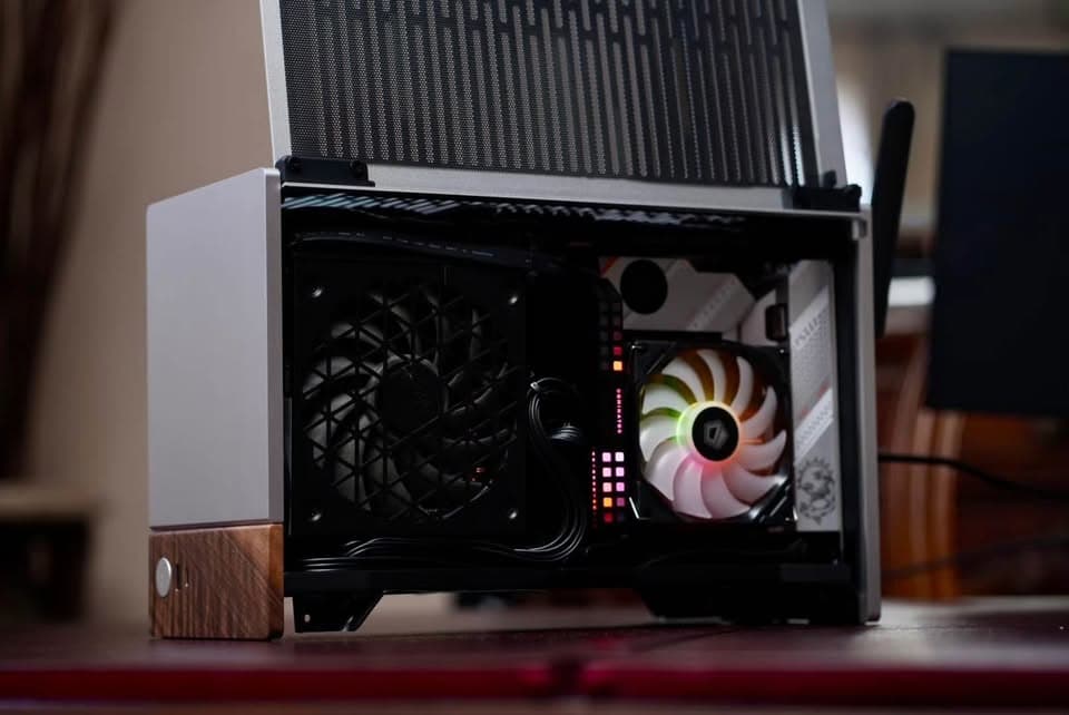 Premium Gaming PC: Fractal Terra, RTX 4080 FE, Ryzen 7900x3D, 32GB DDR5, 2TB nvMe, 850W, b650 ITX