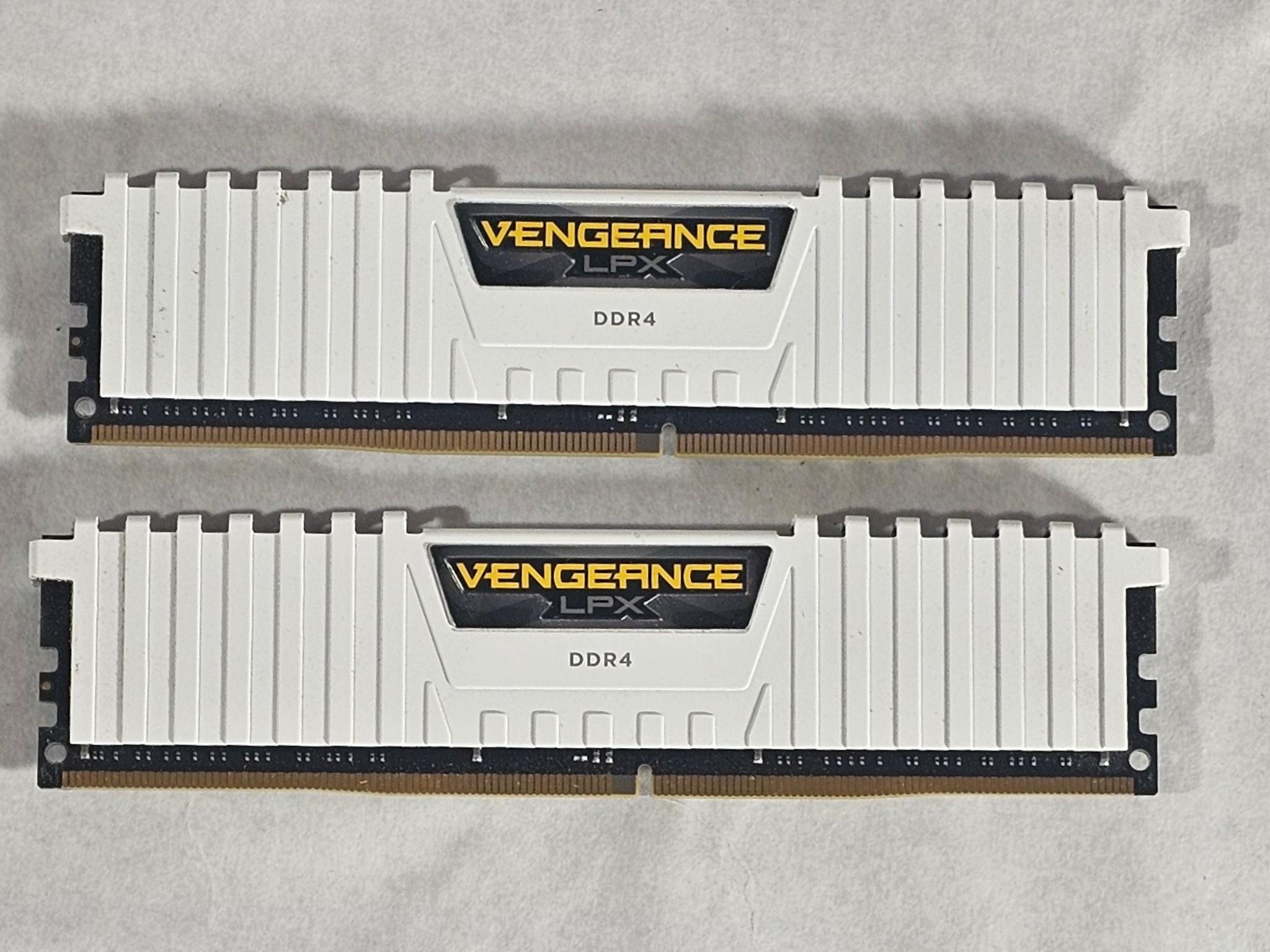 16GB DDR4 (2x8GB) CL16 3200MHz White Corsair Vengeance