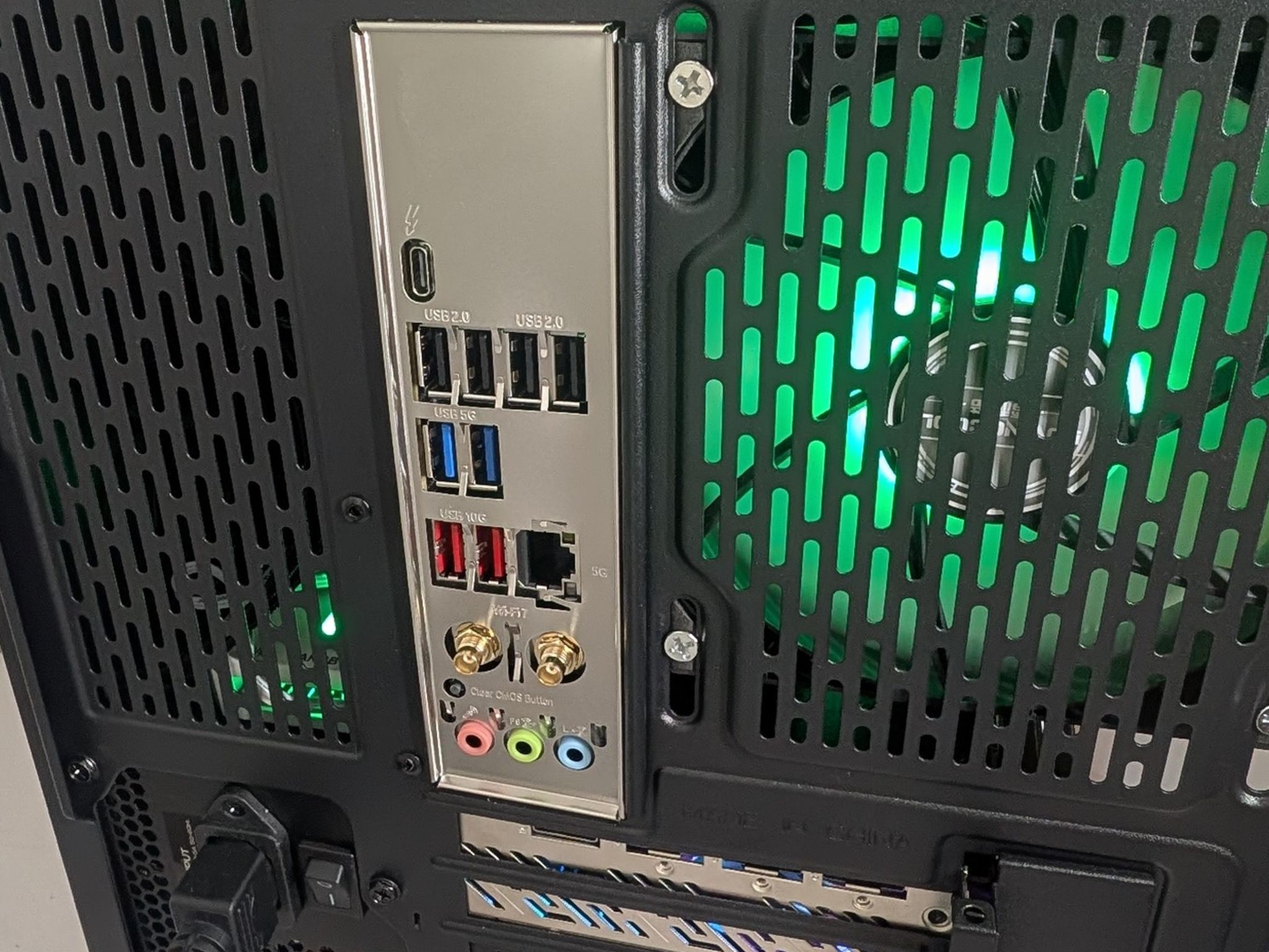 9070XT 16GB | CORE ULTRA 5 245KF | 16GB DDR5 | 1TB NVME | 360MM AIO | 850W 80+ GOLD