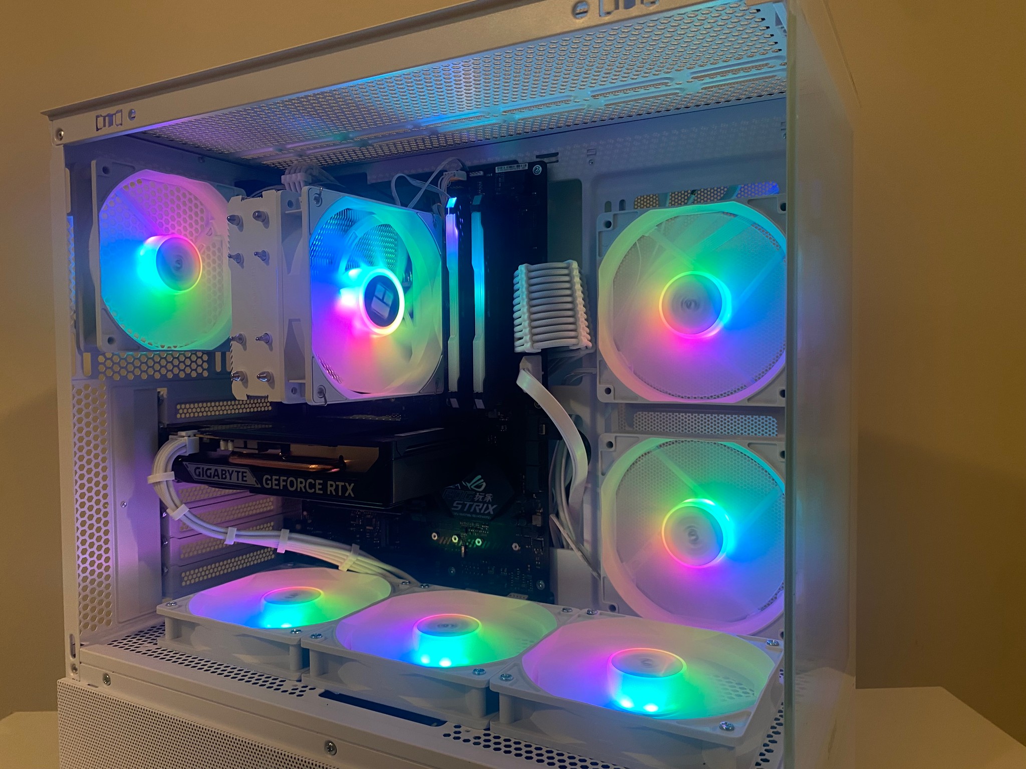 White RGB Gaming PC | Ryzen 7 3700X | RTX 5050 8GB | 16GB RGB | 500GB M.2 SSD