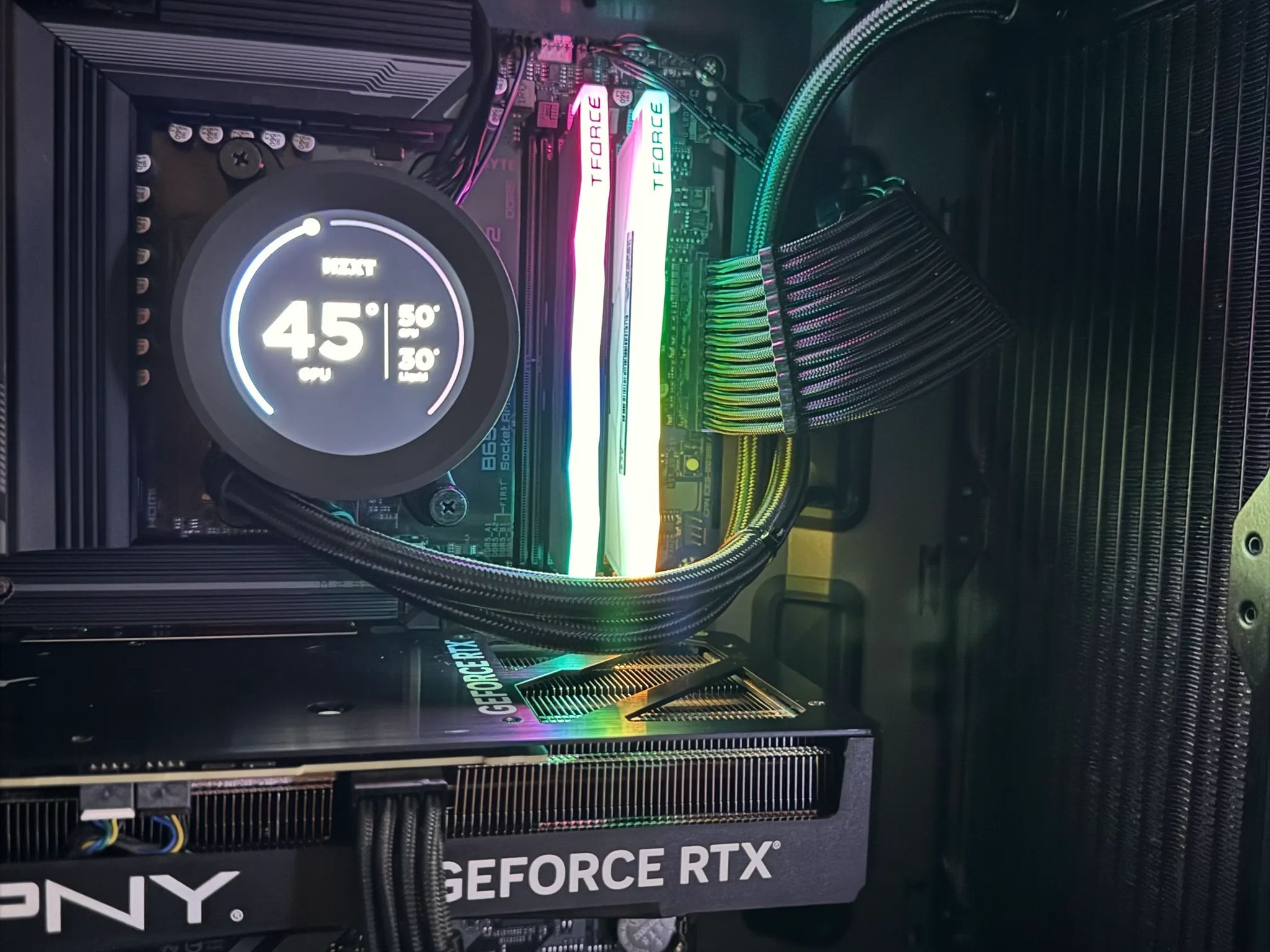 4070 + RYZEN 7 7700 +32GB  (FIRE WOOD🔥)