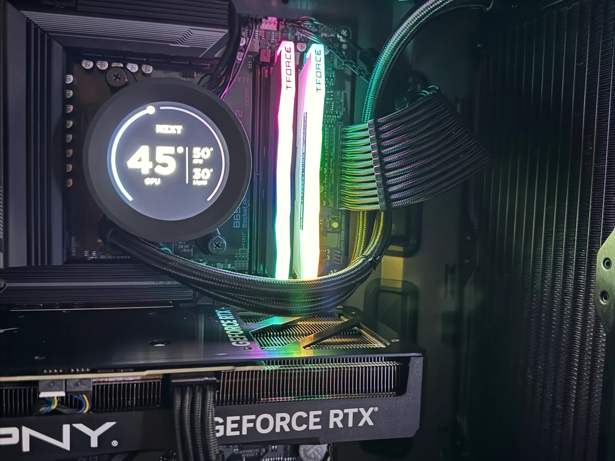 4070 + RYZEN 7 7700 +32GB  (FIRE WOOD🔥)