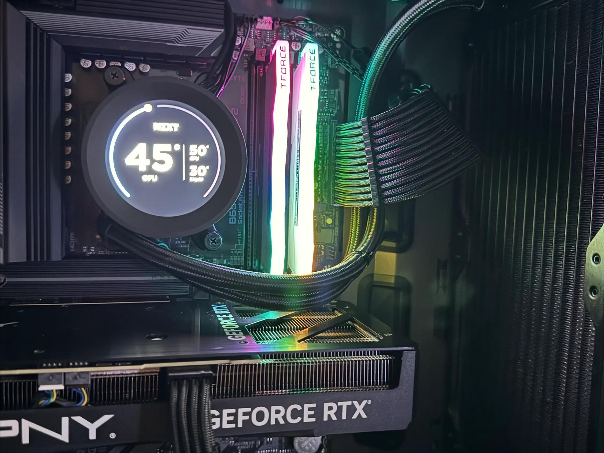 4070 + RYZEN 7 7700 +32GB  (FIRE WOOD🔥)