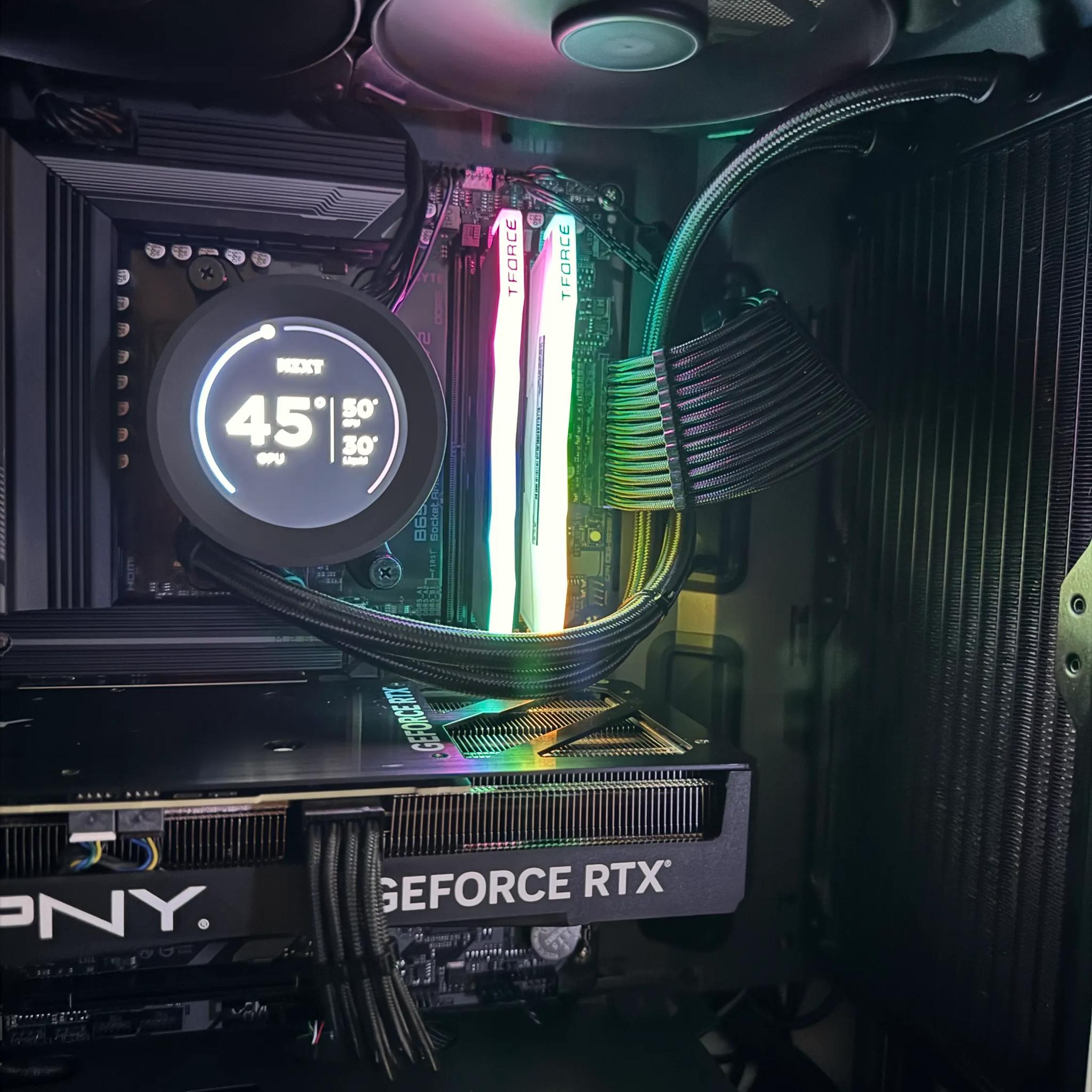 4070 + RYZEN 7 7700 +32GB  (FIRE WOOD🔥)