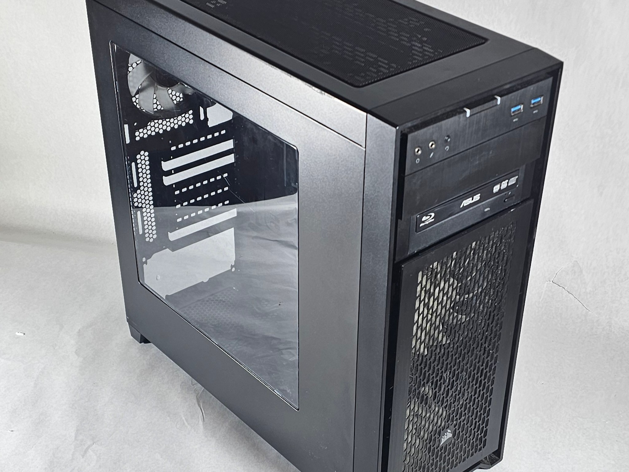 Black Corsair PC Case w/ 4 Fans
