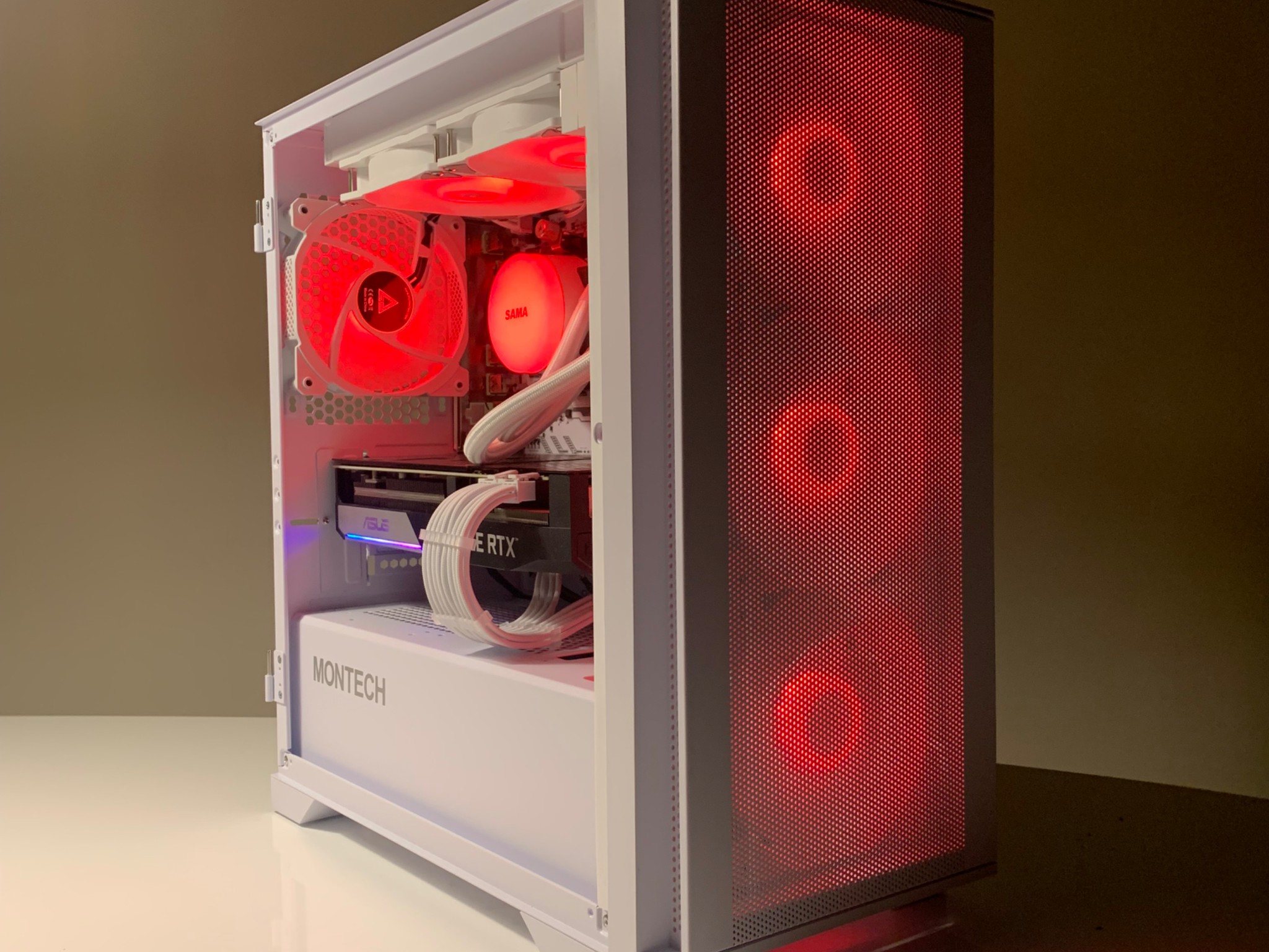 WH1TE 0UT - RTX 3070 - Ryzen 7 3700X - 32 GB RAM - 1 TB SSD - Gaming/Productivity PC