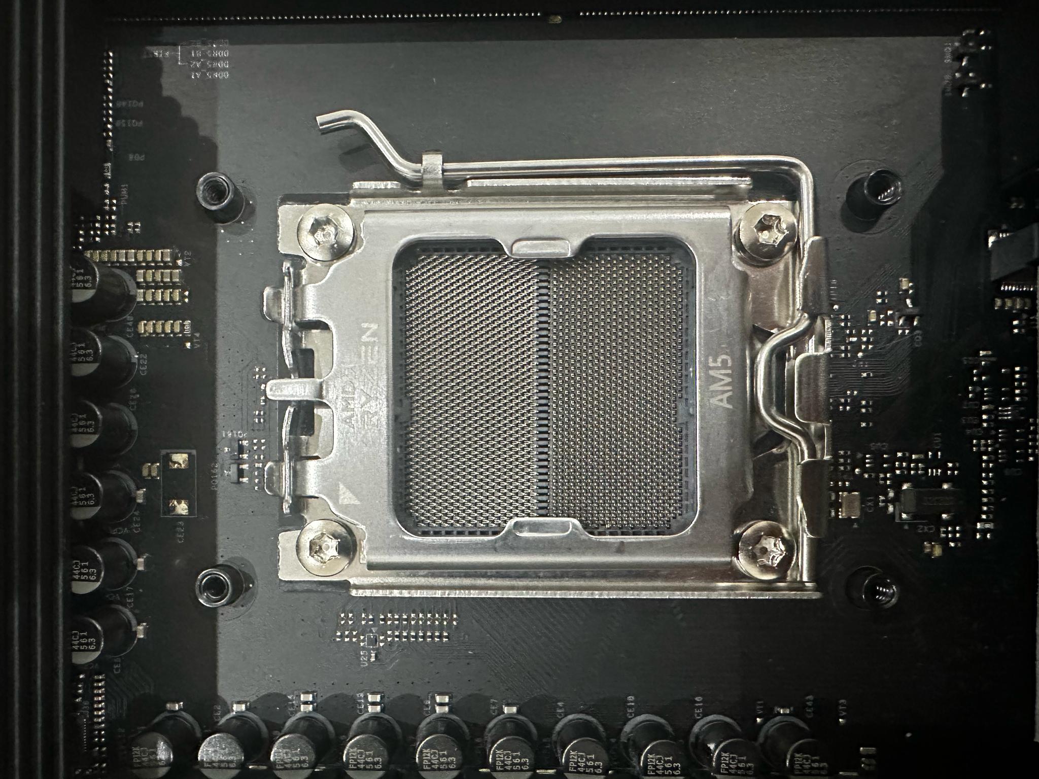 NZXT N7 B650E AM5 ATX Motherboard BLACK (works)