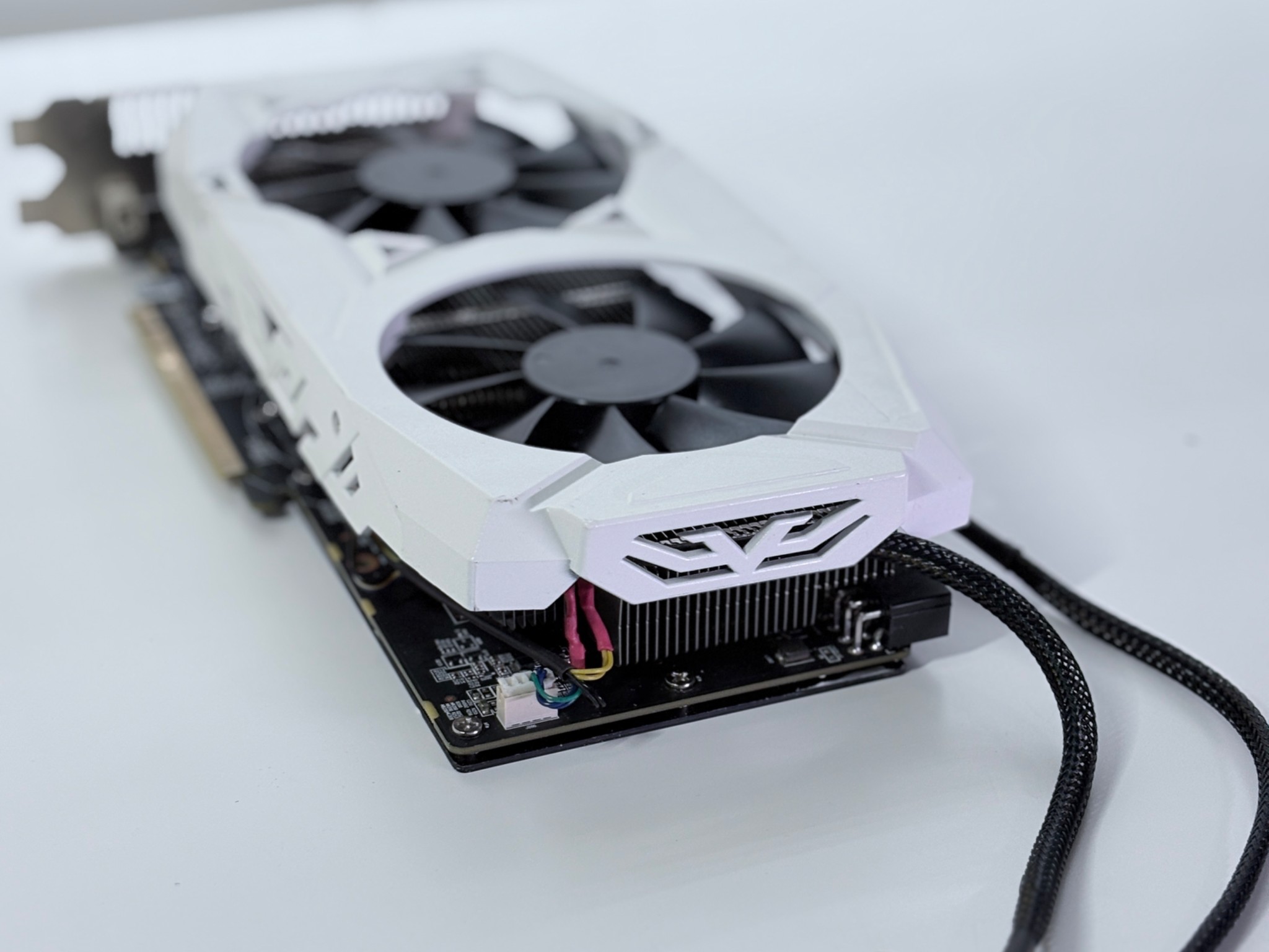 PRICE DROP! White Out PowerColor Rx 590 8gb Red Dragon Modded