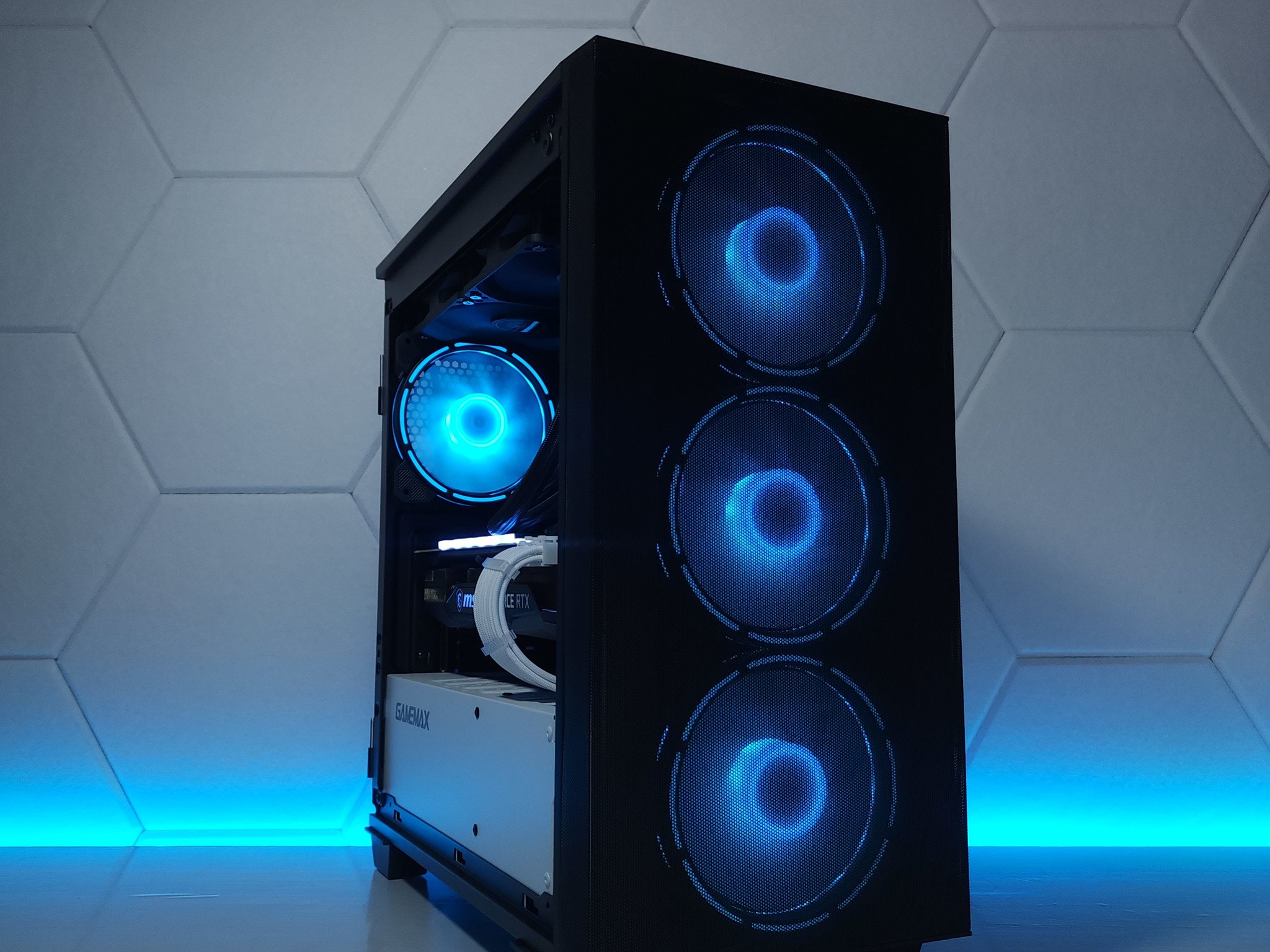 💙🤍 RTX 3070 // Core i5 12400 // 16GB 3600MHz // 1TB NVMe Gen 3