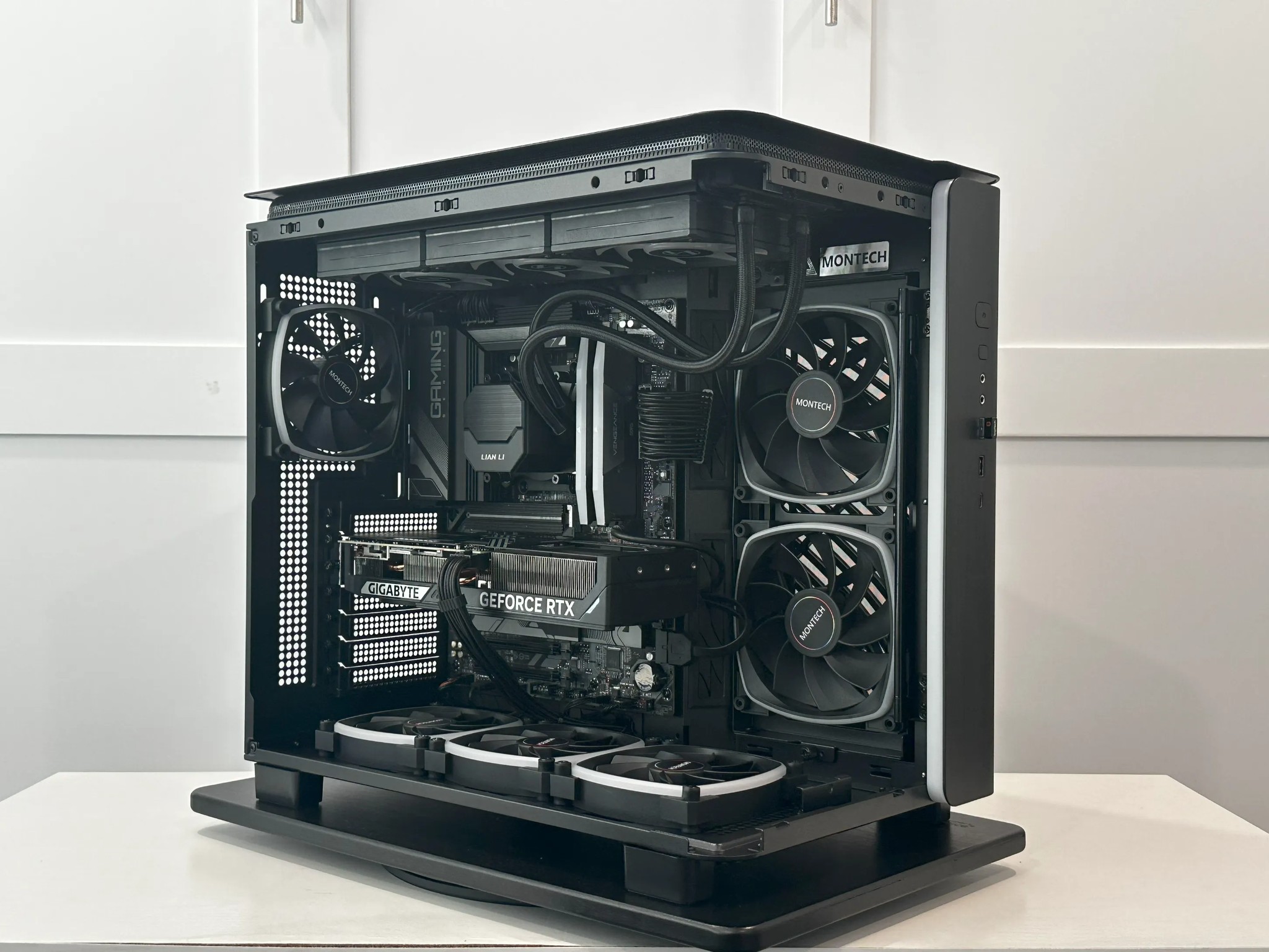 🔥NEW GIGABYTE NVIDIA GEFORCE RTX 5070 12GB / AMD RYZEN 7 7700X/ 32GB RAM/ 2TB NVME🔥