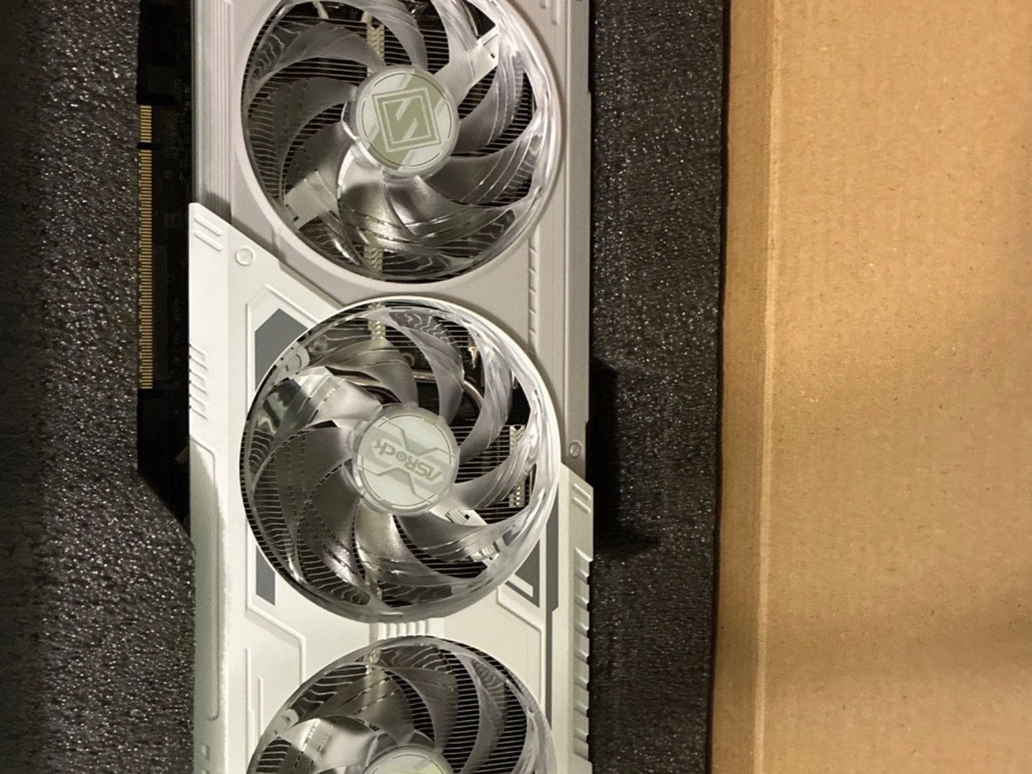 ASRock AMD Radeon RX 9060 XT Steel Legend OC GDDR6