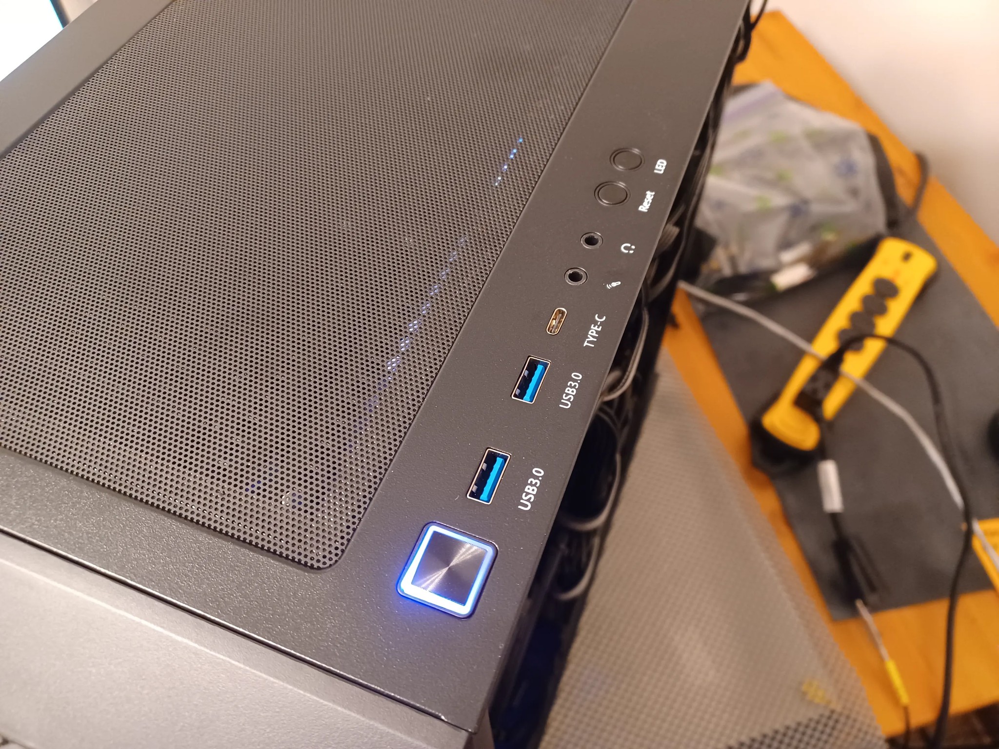 [model012unit1] 4K Gaming Mid-Tower (RTX 4080 Super + Ryzen 7 7800X3D + 64GB DDR5)