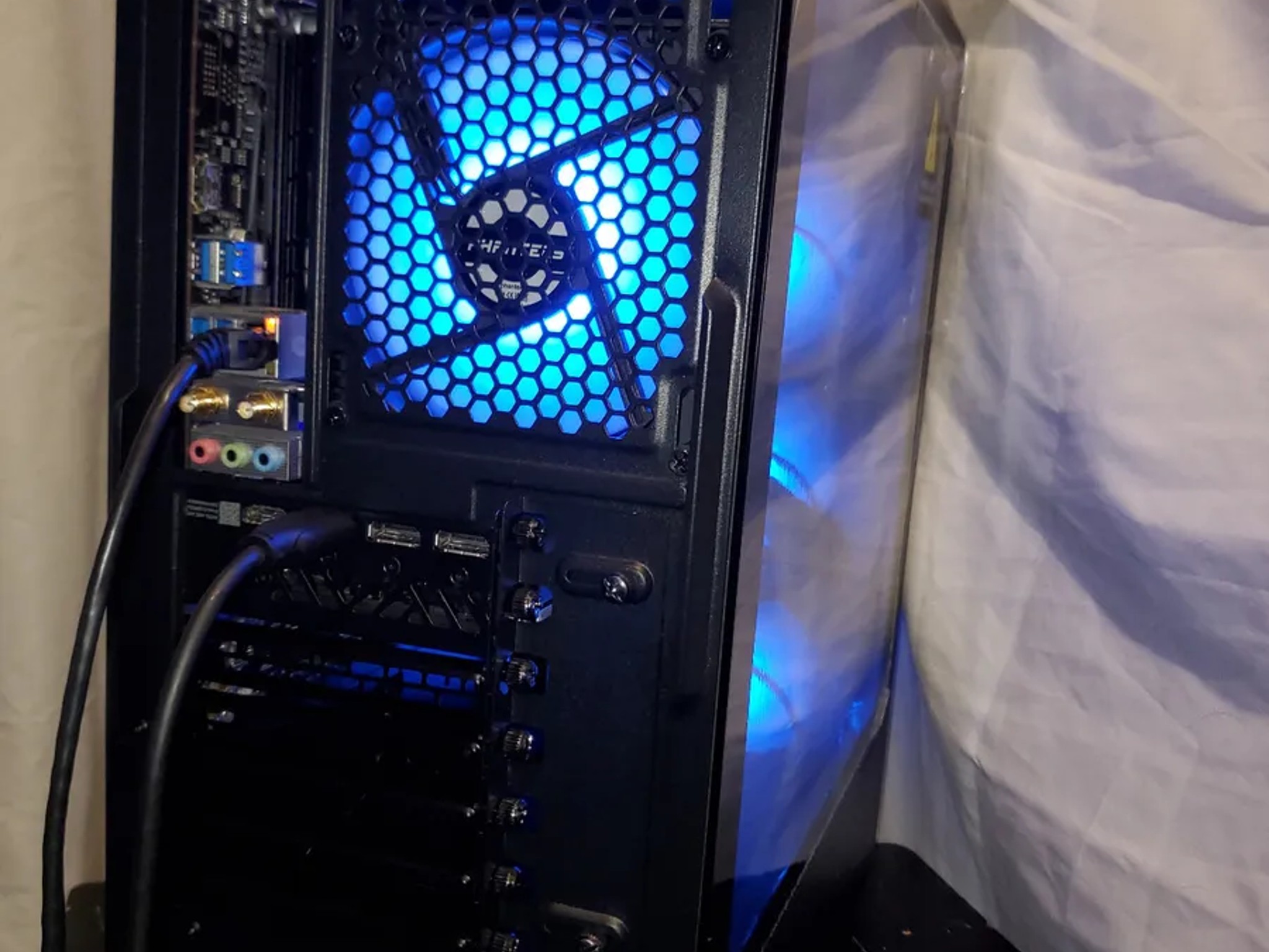 Phanteks Intel Core i7, 16GB RAM, ARC A750, PCIe 4.0 2TB, 1440p Gaming PC