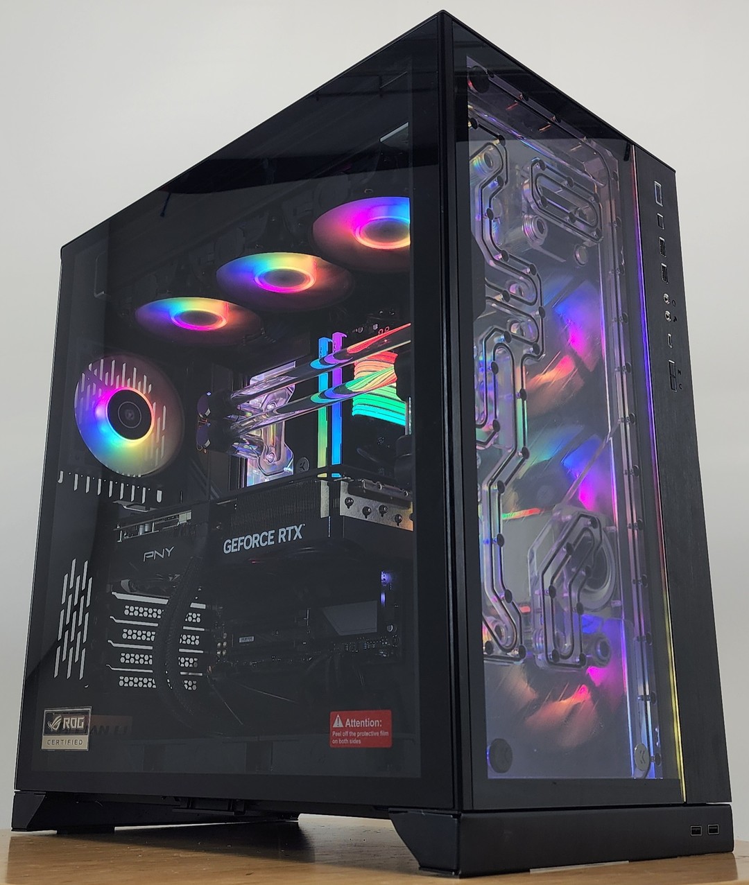 Gaming PC Ryzen 7 9700X 32GB RAM 2TB SSD RTX 5070 Ti 16GB Windows