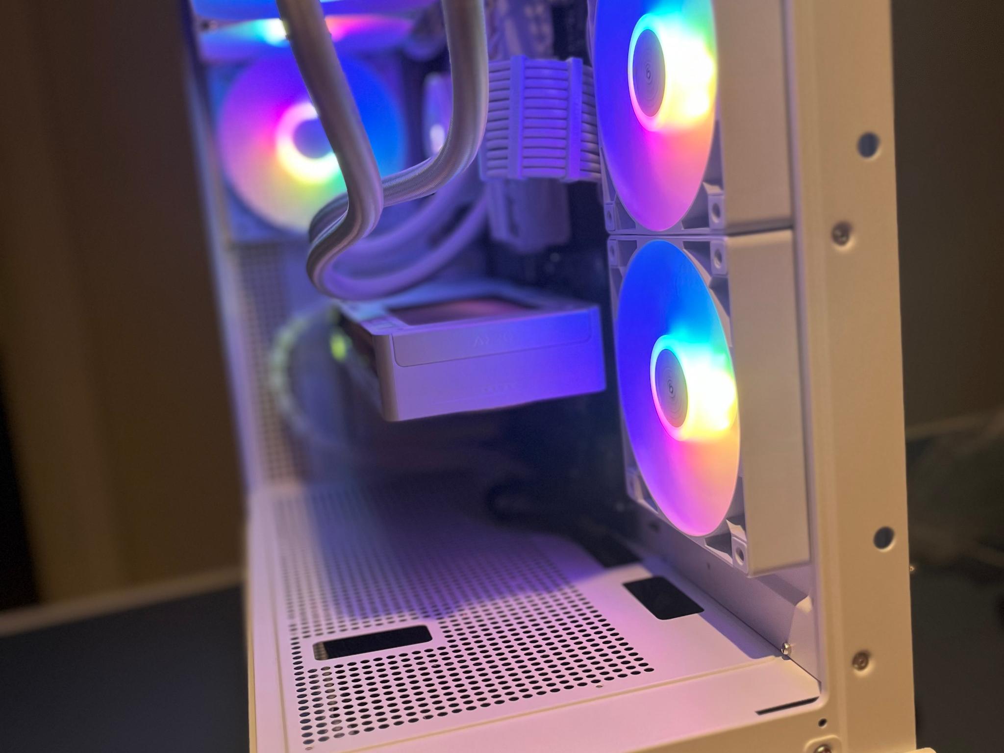 WHITEOUT BRAND NEW 1440p CUSTOM GAMING PC/ RYZEN 7/ RTX 5060