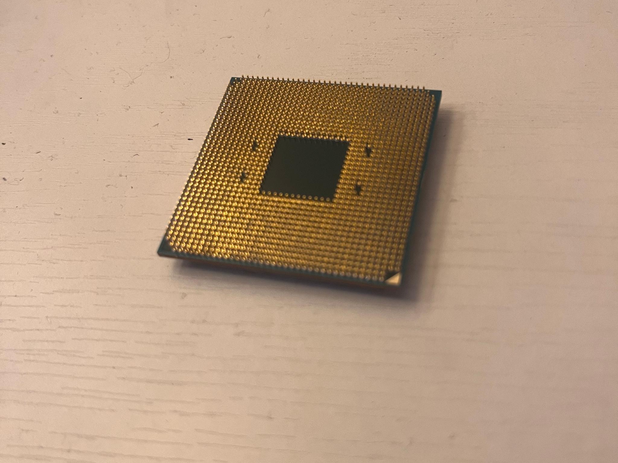 Ryzen 5 1600 CPU 6 Core, 12 Thread 3.2ghz base, 3.6ghz turbo with Low Profile AMD stock Fan included
