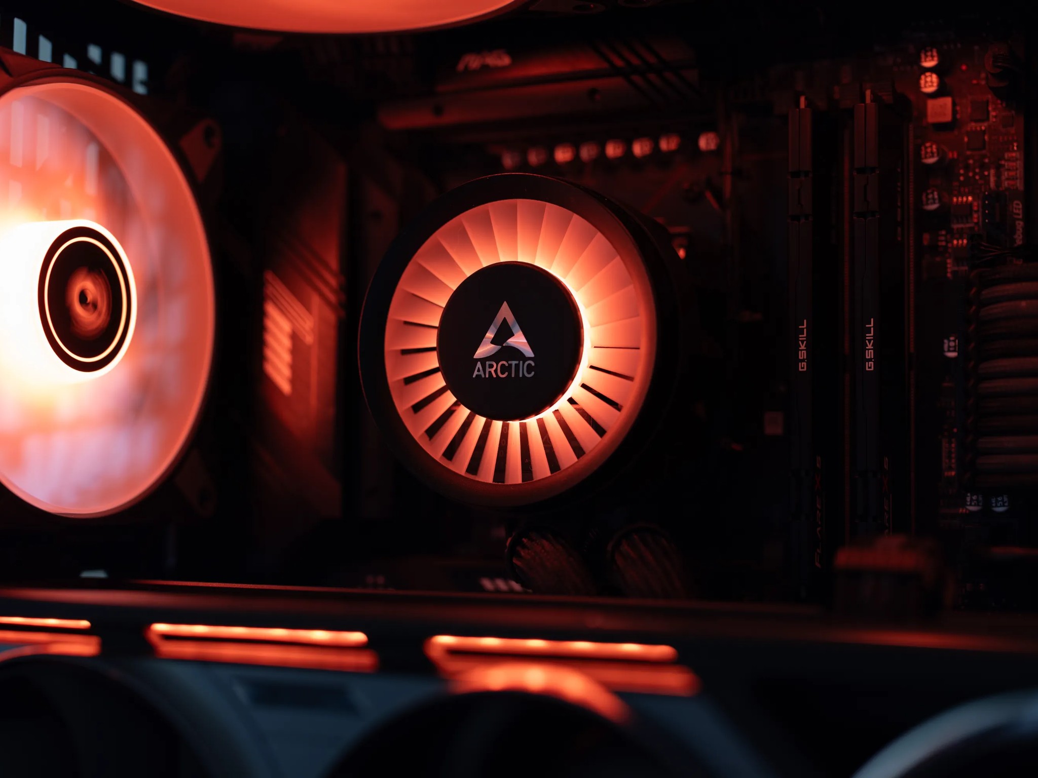 RTX 5080, Ryzen 7 9800X3D, 64gb DDR5 6000, 2TB NVME storage, WiFi, High End Gaming PC