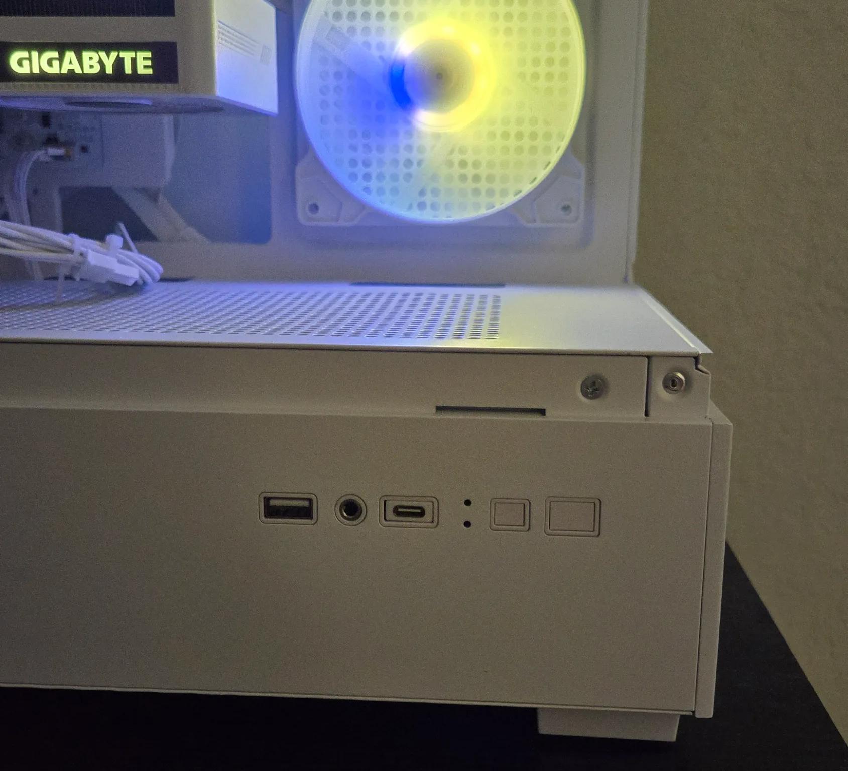 ❄️ SNOW WHITE ❄️ / RTX 3060TI / RYZEN 7 3700X / 32GB DDR4 / 1TB SSD