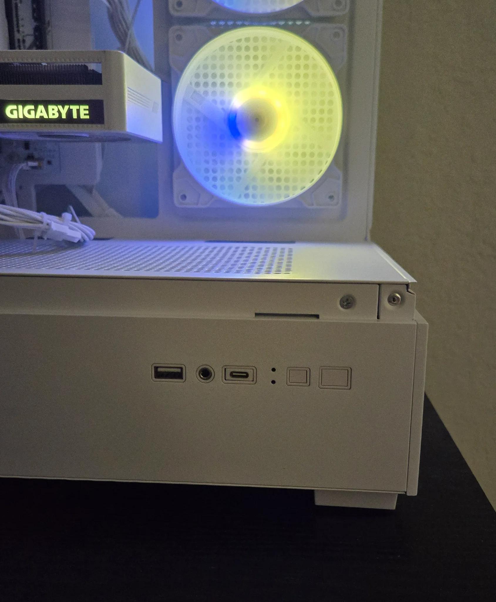❄️ SNOW WHITE ❄️ / RTX 3060TI / RYZEN 7 3700X / 32GB DDR4 / 1TB SSD