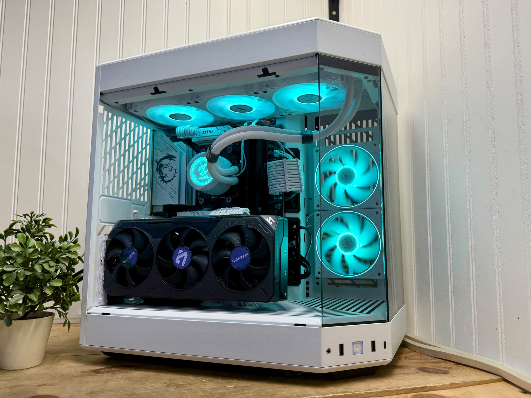 WHITE DRAGON  1440p /4k Gaming PC 7700x/9070XT/32g ddr5/x670E/1000w PSU /3 TB Storage/360mm AIO
