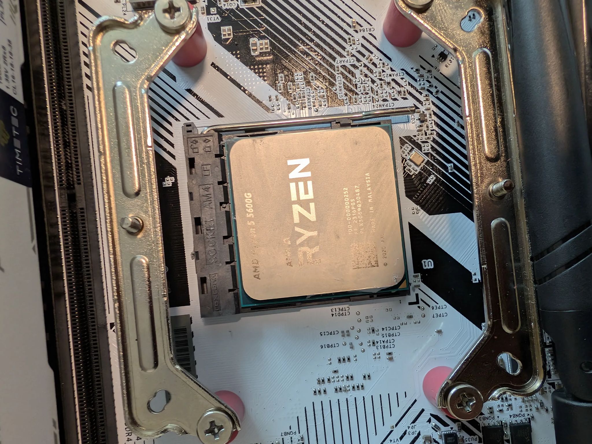 ASRock B550 Pro4 SE with Ryzen 5 5600g, 32gb DDR4 3200 ram, thermalright RGB cooler and 1tb GEN3 SSD
